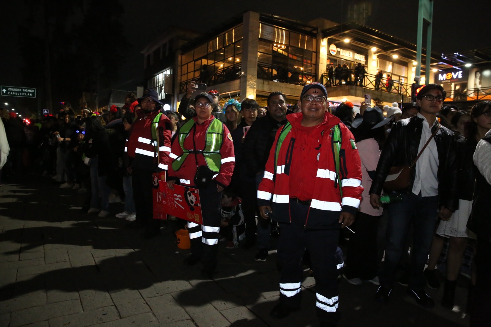 WhatsApp Image 2025-11-01 at 10.04.53 AM Implementa Toluca operativo vial por el recorrido Catrineando