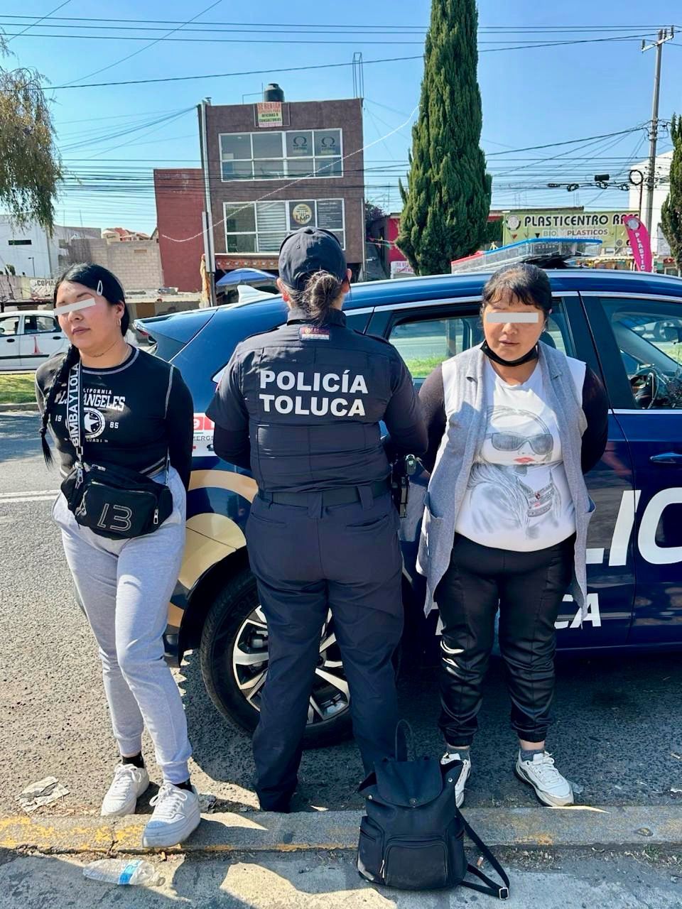 Detienen a dos mujeres por robo de celular en el Centro de Toluca