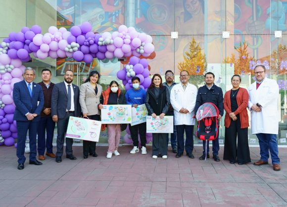 Acompaña DIF Toluca a familia de quintillizos tras su registro oficial