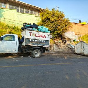 Reinstala Gobierno de Toluca contenedor de basura en El Cóporo