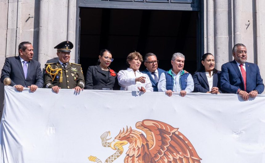 Participación destacada de las corporaciones de seguridad y bomberos de Toluca en el Desfile por el 115 Aniversario de la Revolución Mexicana