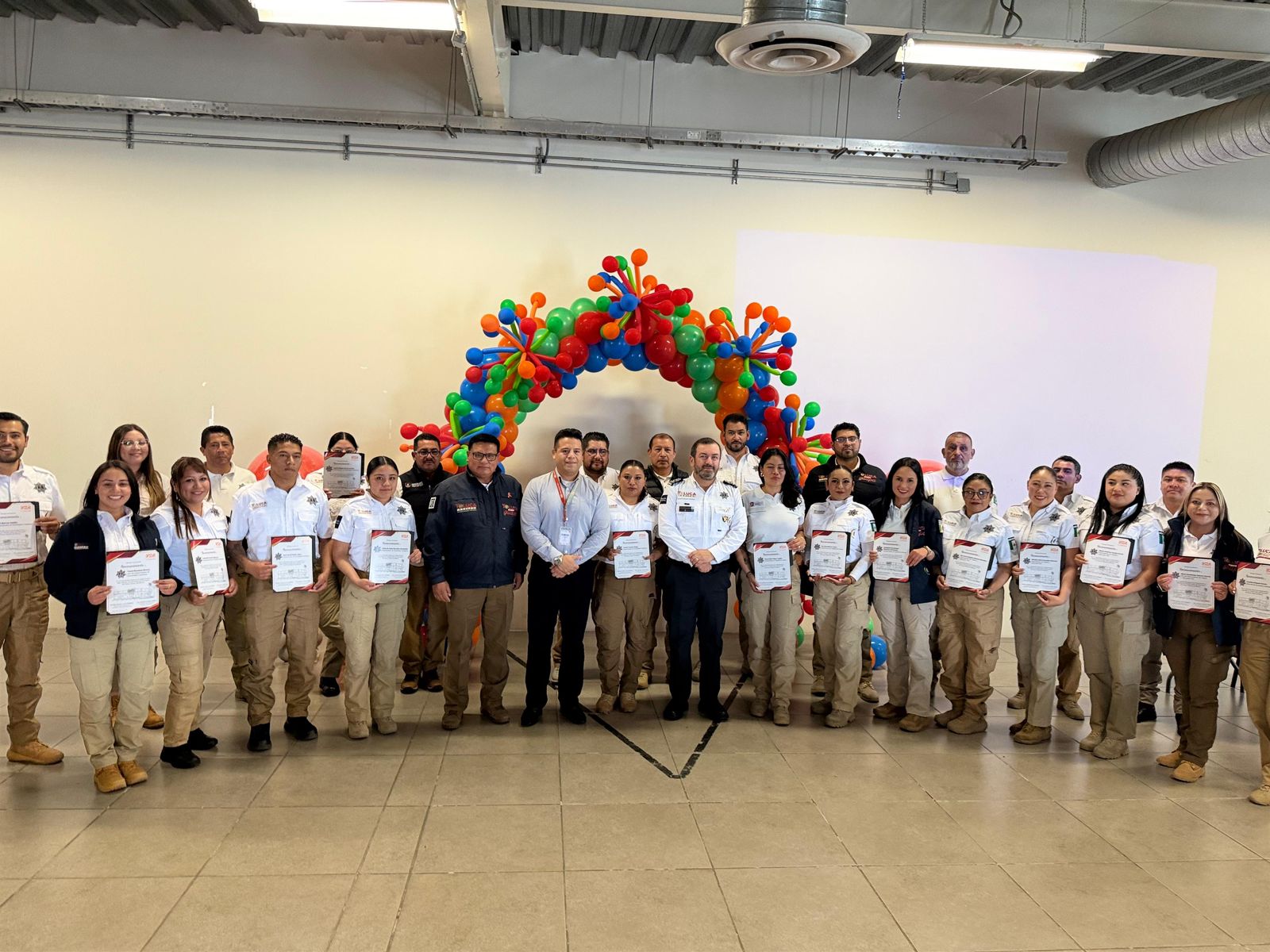 2a666664-3fed-425a-9ac9-772def553d7c Reconoce Oxxo a elementos de Prevención Comunitaria en Toluca por colaboración en seguridad