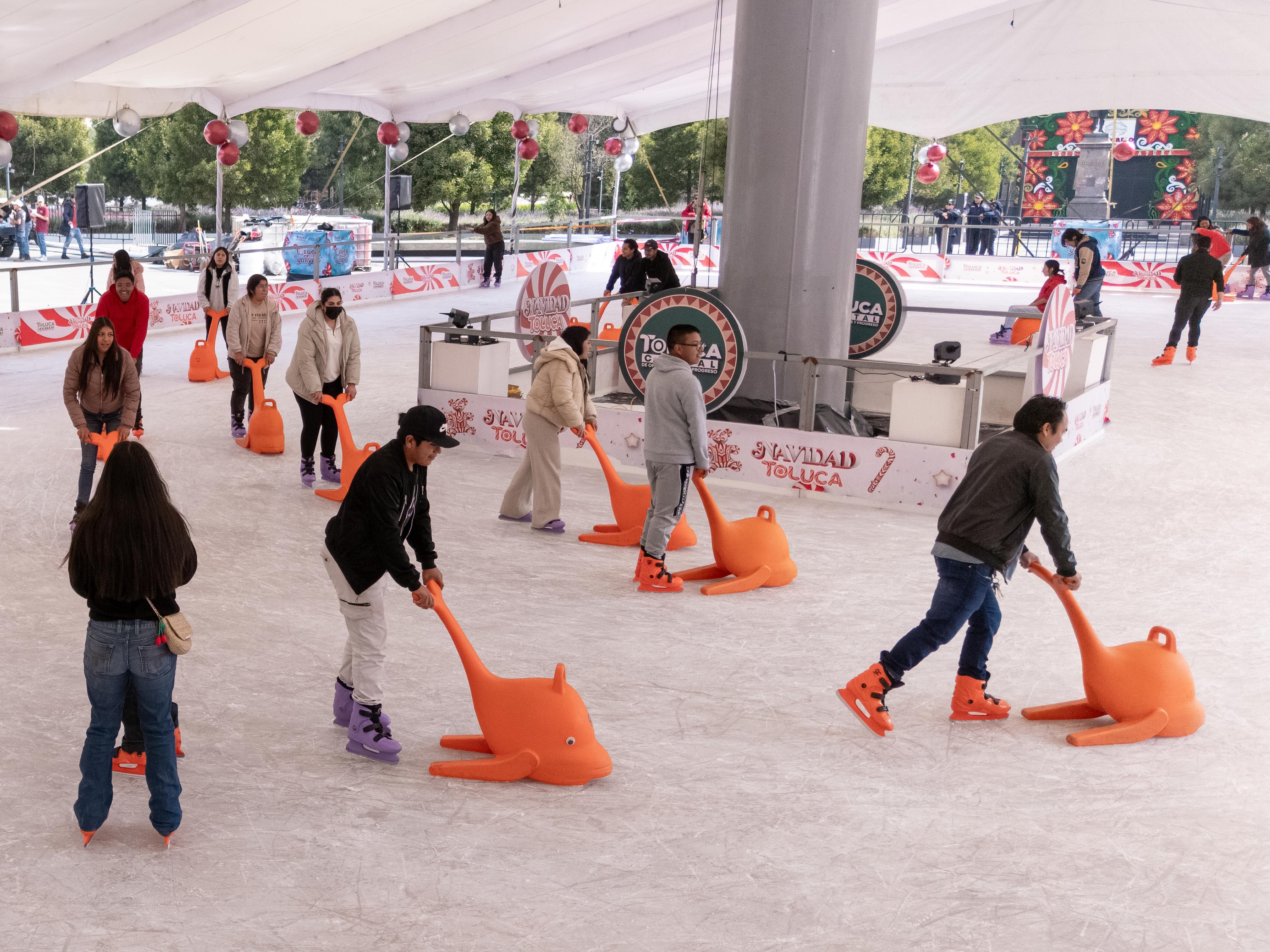 ¿Listos para divertirse? ¡Pista de hielo gratuita en Toluca!