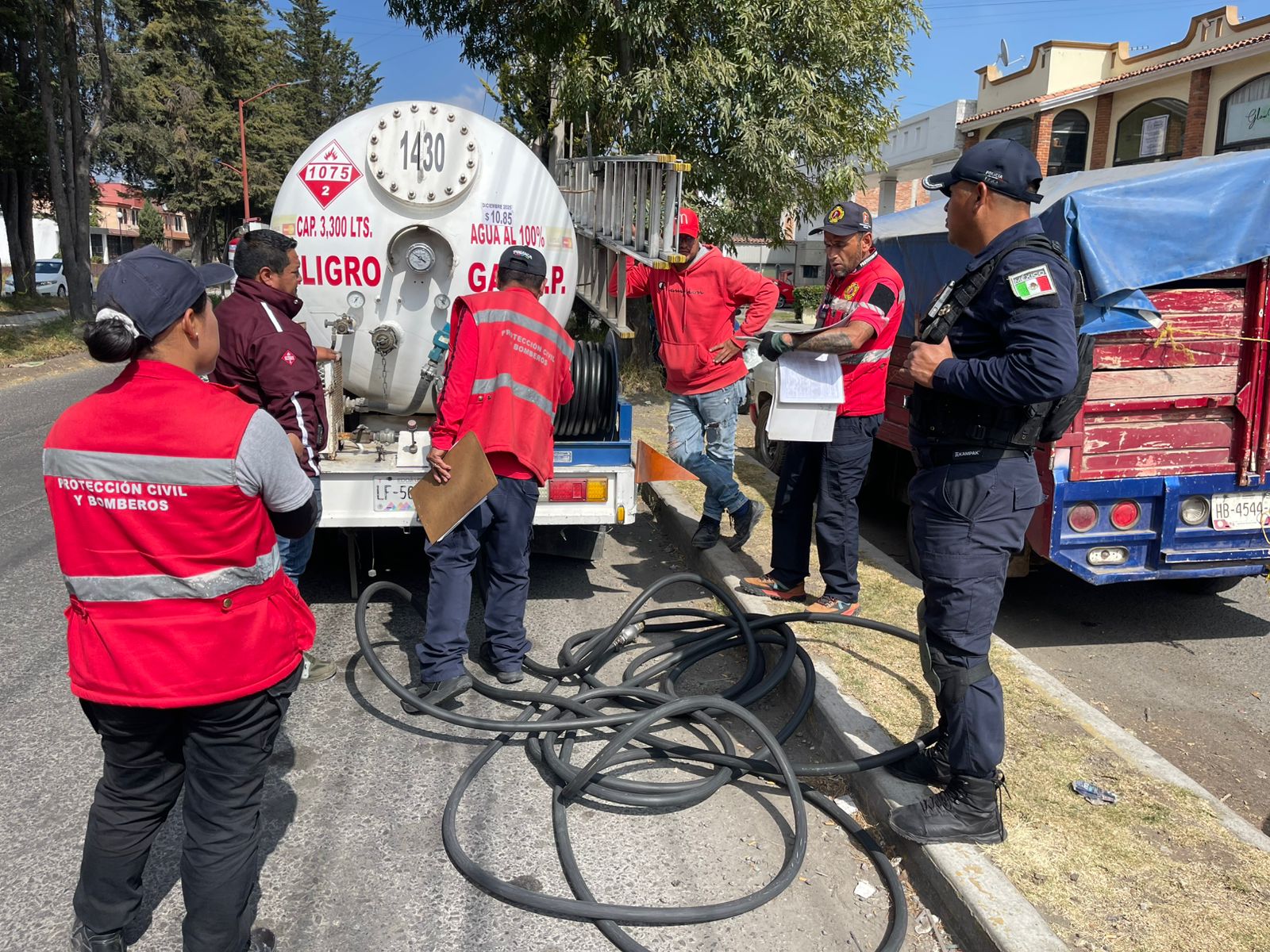 Refuerza Protección Civil Toluca operativo “Pipa Segura” para evitar riesgos de accidente durante traslado y abastecimiento de gas LP