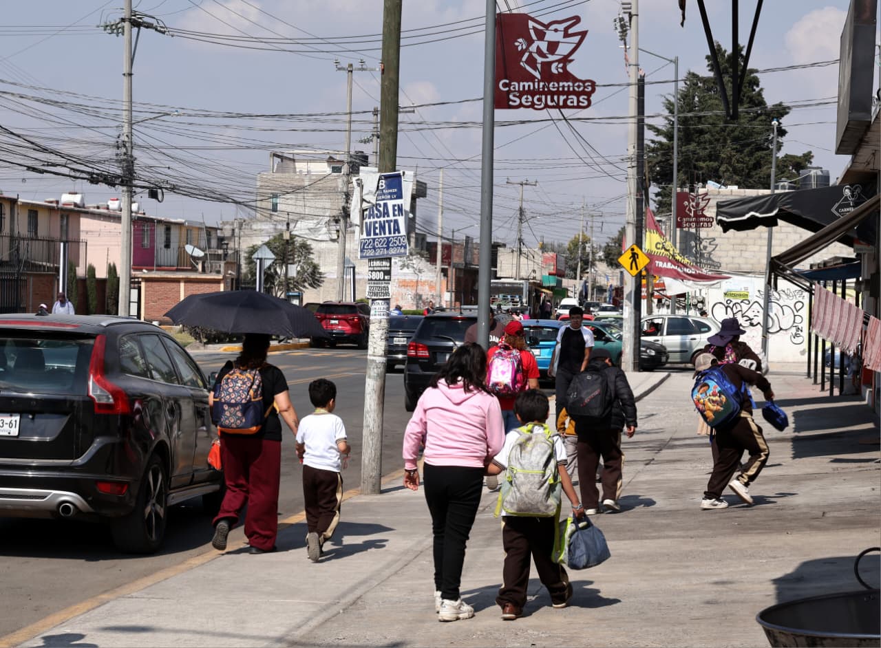 77242b8d-1bc0-4d84-98c3-0e7906fe1c36 Entrega Ricardo Moreno Sendero Seguro para fortalecer la convivencia comunitaria y la seguridad en La Crespa Floresta