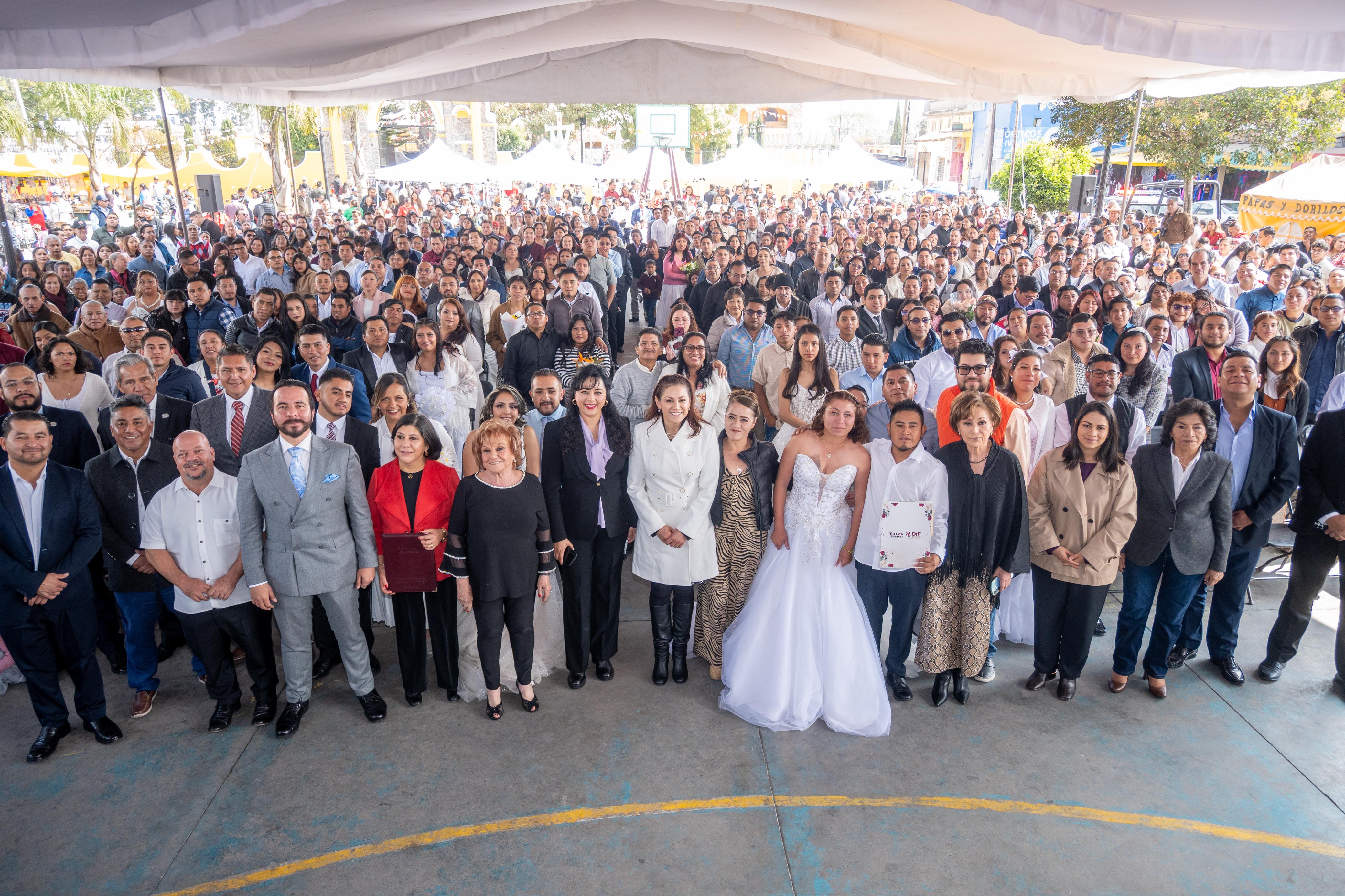 Triunfó el amor en Toluca, con 500 parejas que dieron el Sí en Bodas Comunitarias este 2025