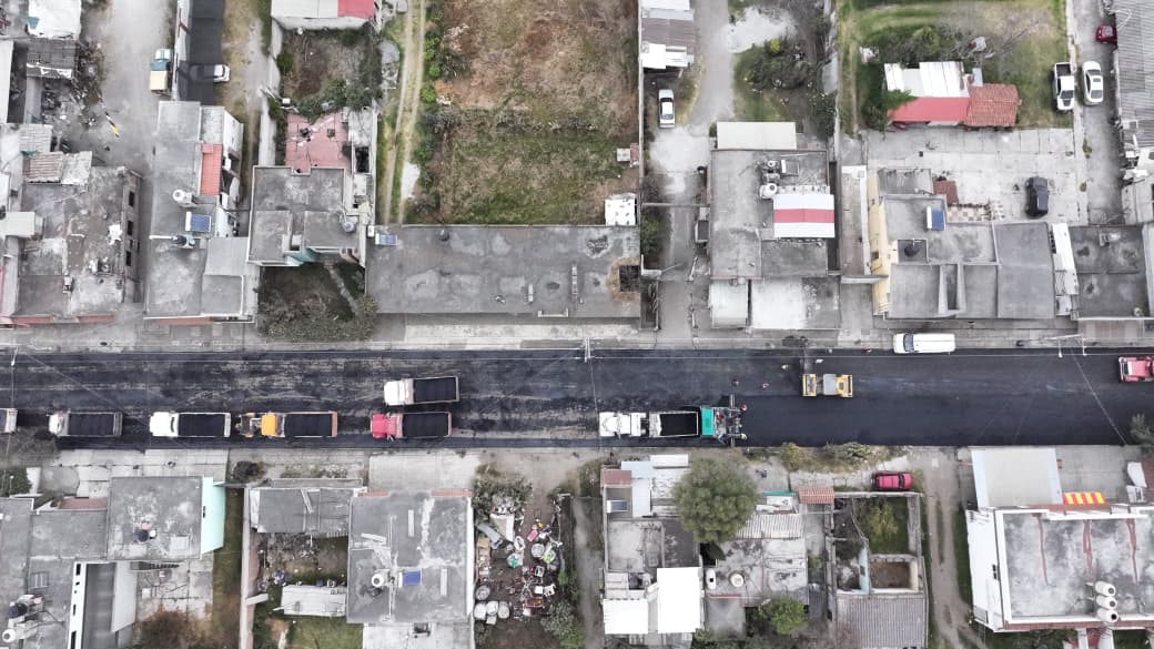 Repavimenta Gobierno municipal vialidades en San Pablo Autopan y consolida paso a paso la transformación de la capital del Estado de México con visión a futuro