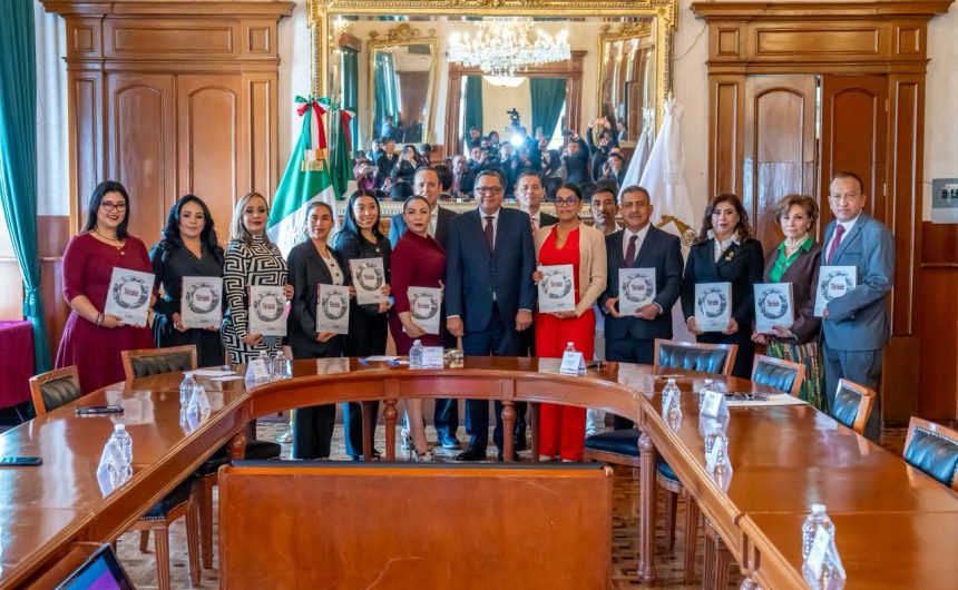 Entrega Ricardo Moreno Primer Informe de Gobierno al Cabildo