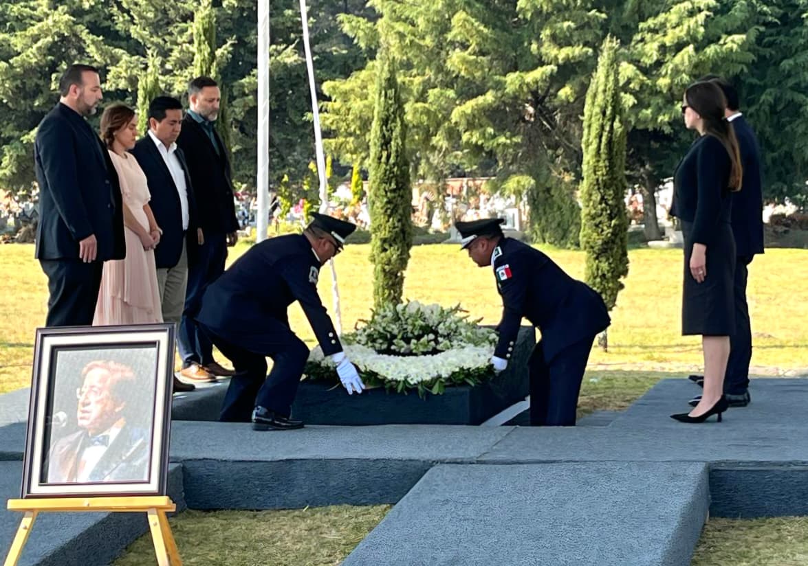 Reconocen trayectoria y legado del maestro Víctor Manuel Urbán Velasco