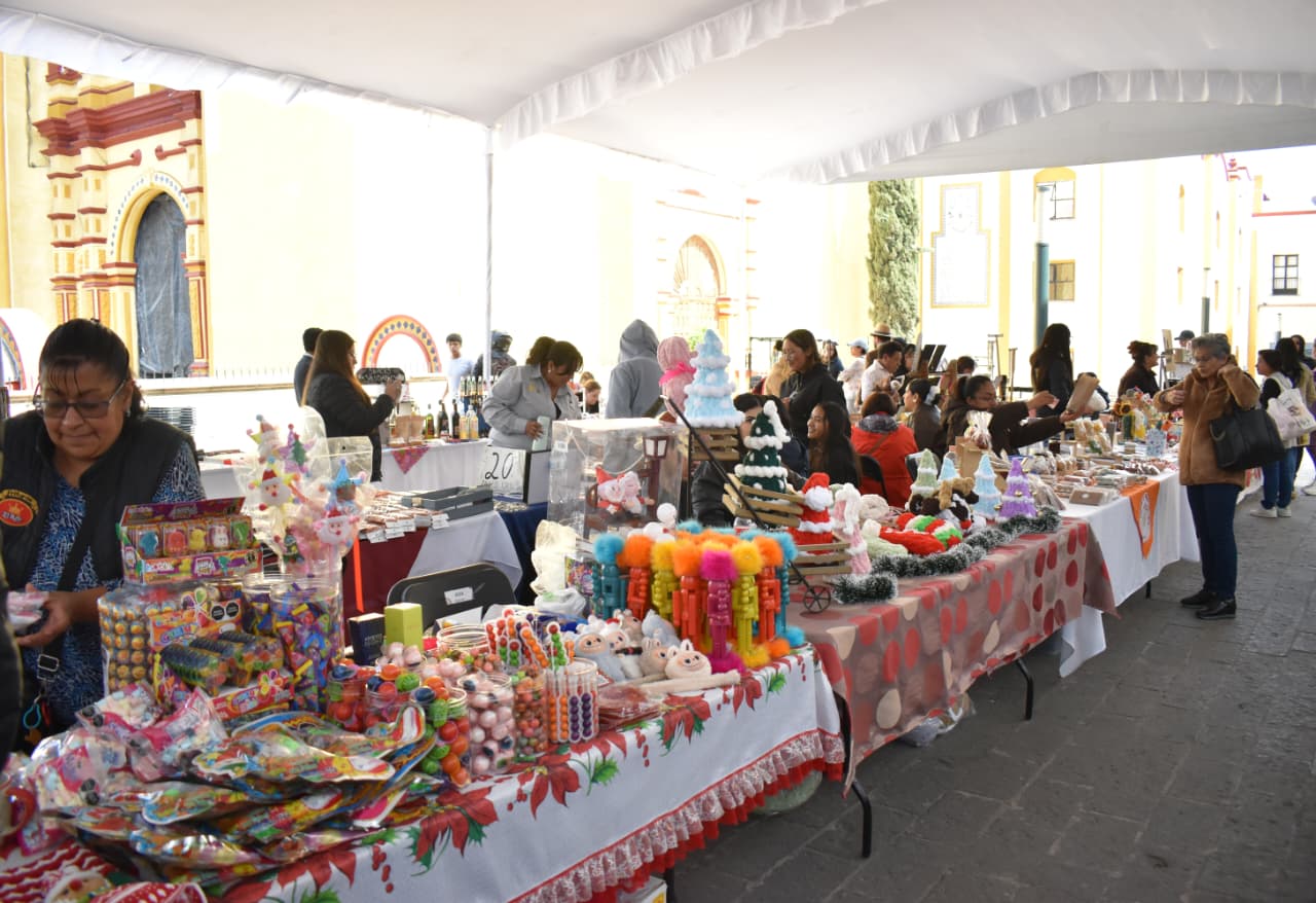 Abre Toluca oportunidades reales a juventudes con exitoso Bazar Navideño