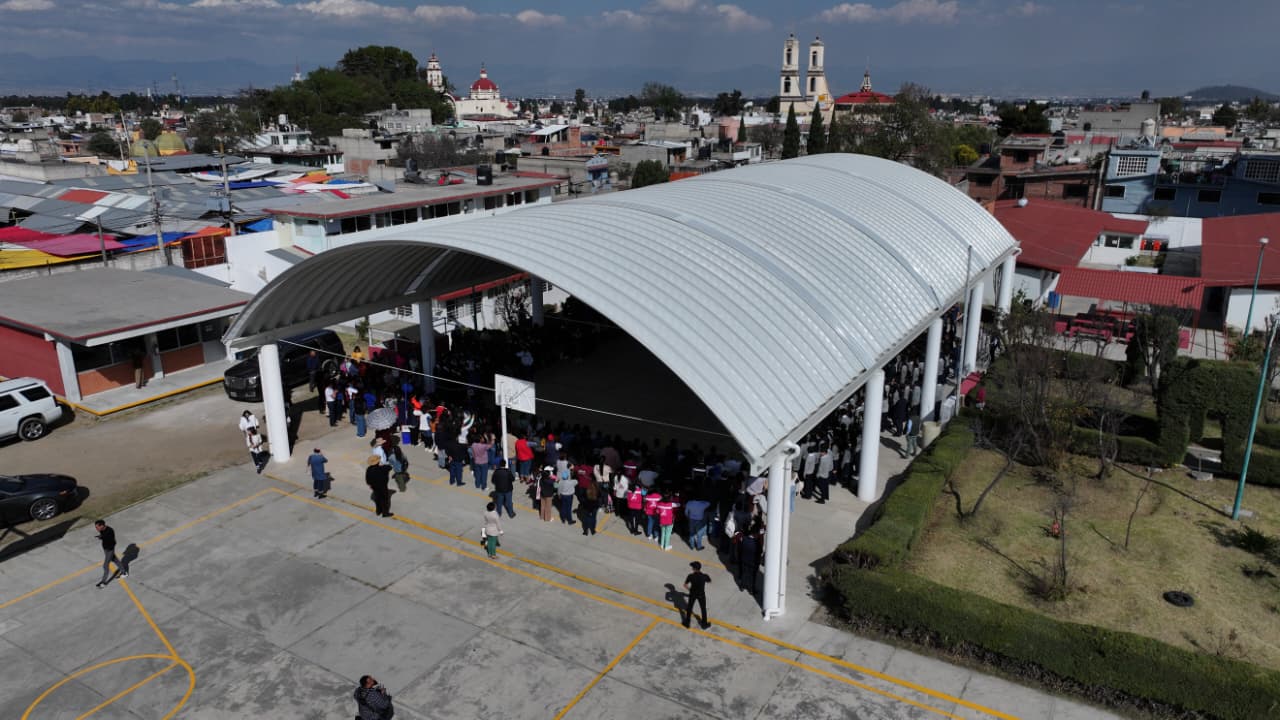 Mejora Ricardo Moreno infraestructura escolar en Capultitlán con nuevo arcotecho en escuela secundaria