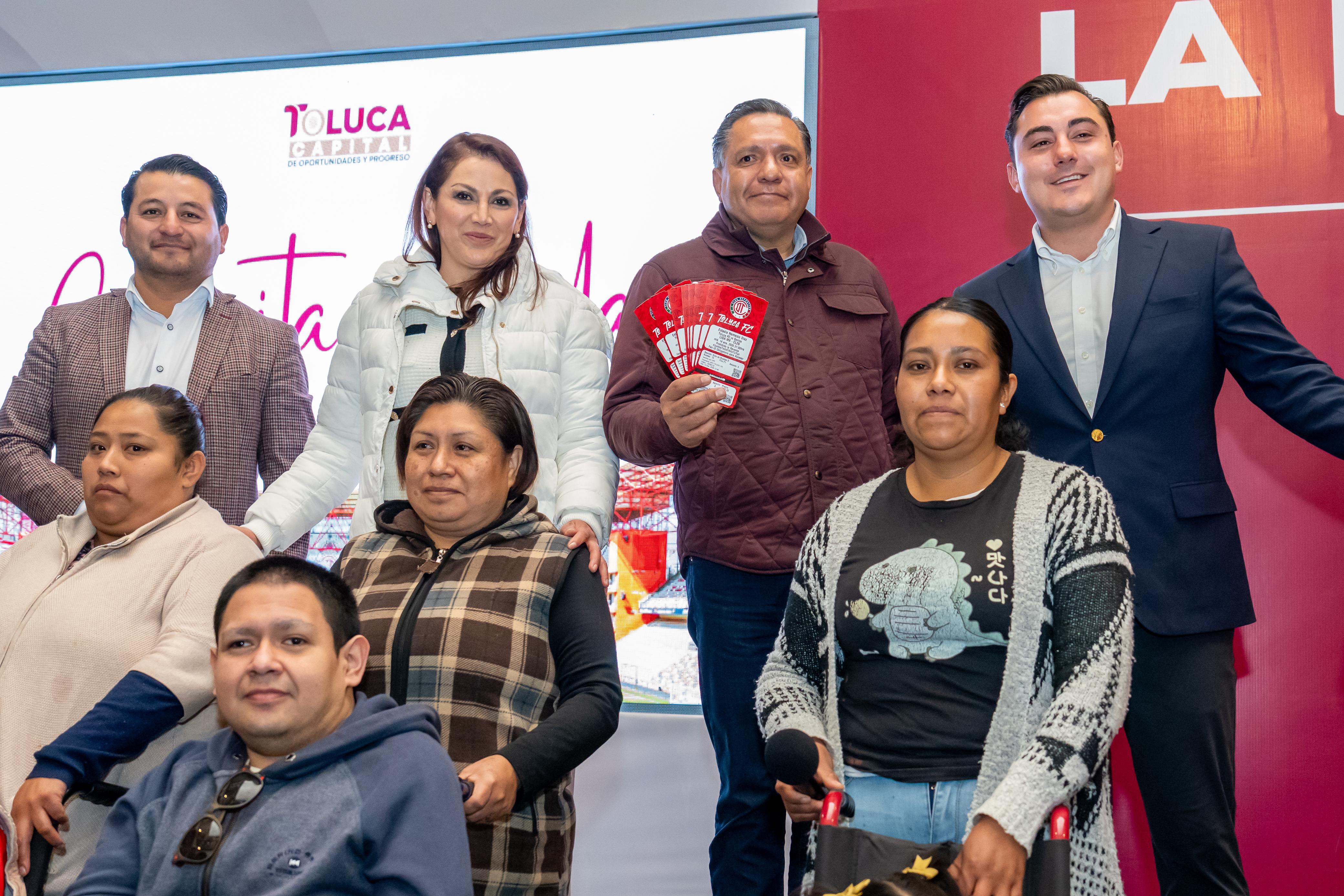 Sellan Ricardo Moreno y Manuel Guerra amistad deportiva y cumplen apuesta en beneficio de personas con discapacidad