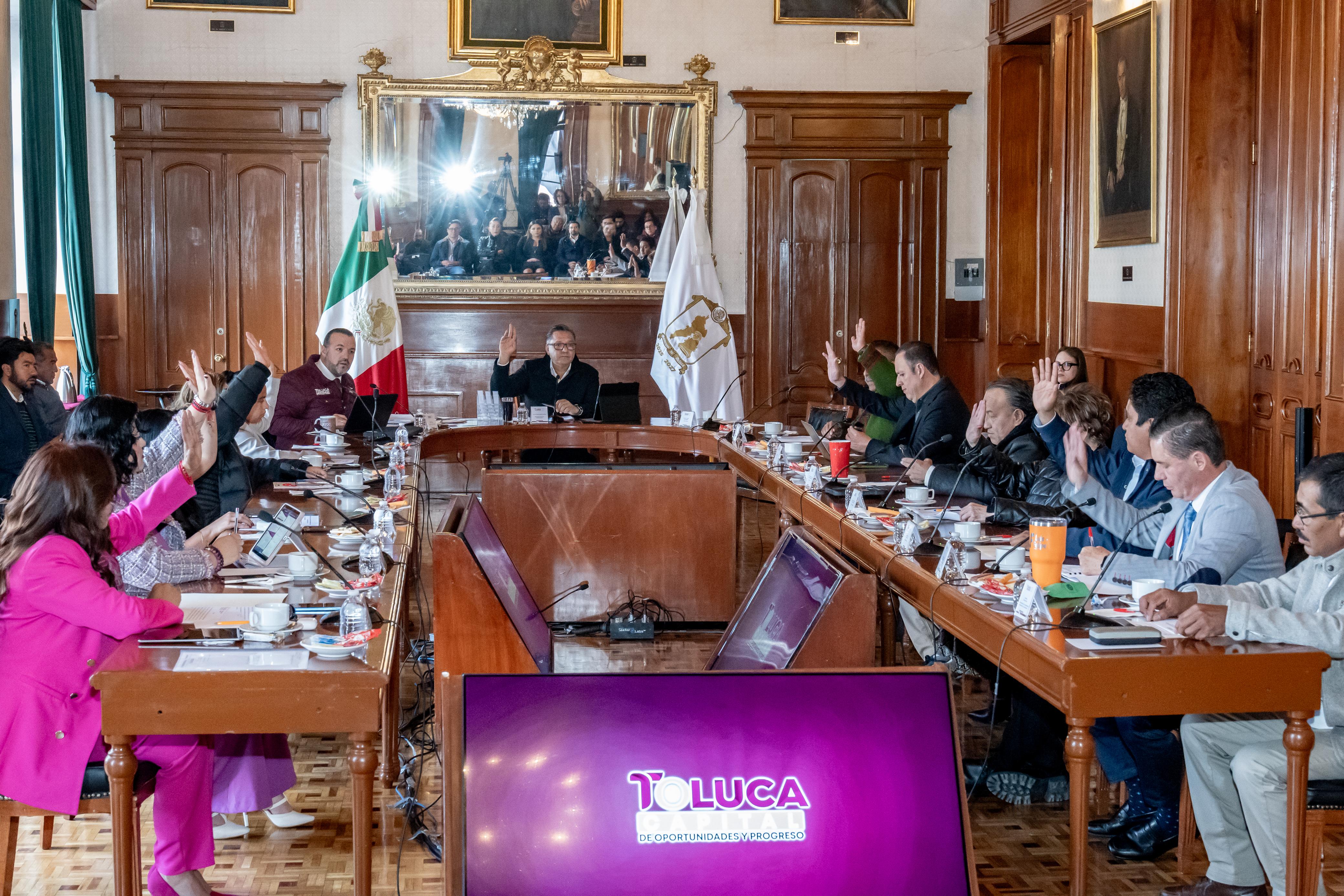 Abre Ricardo Moreno la puerta al emprendimiento: Toluca dará estímulos fiscales a egresados de la EMET