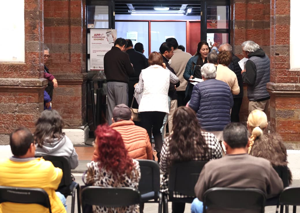 Facilita Ricardo Moreno la emisión ágil y rápida de constancias de vecindad en Toluca