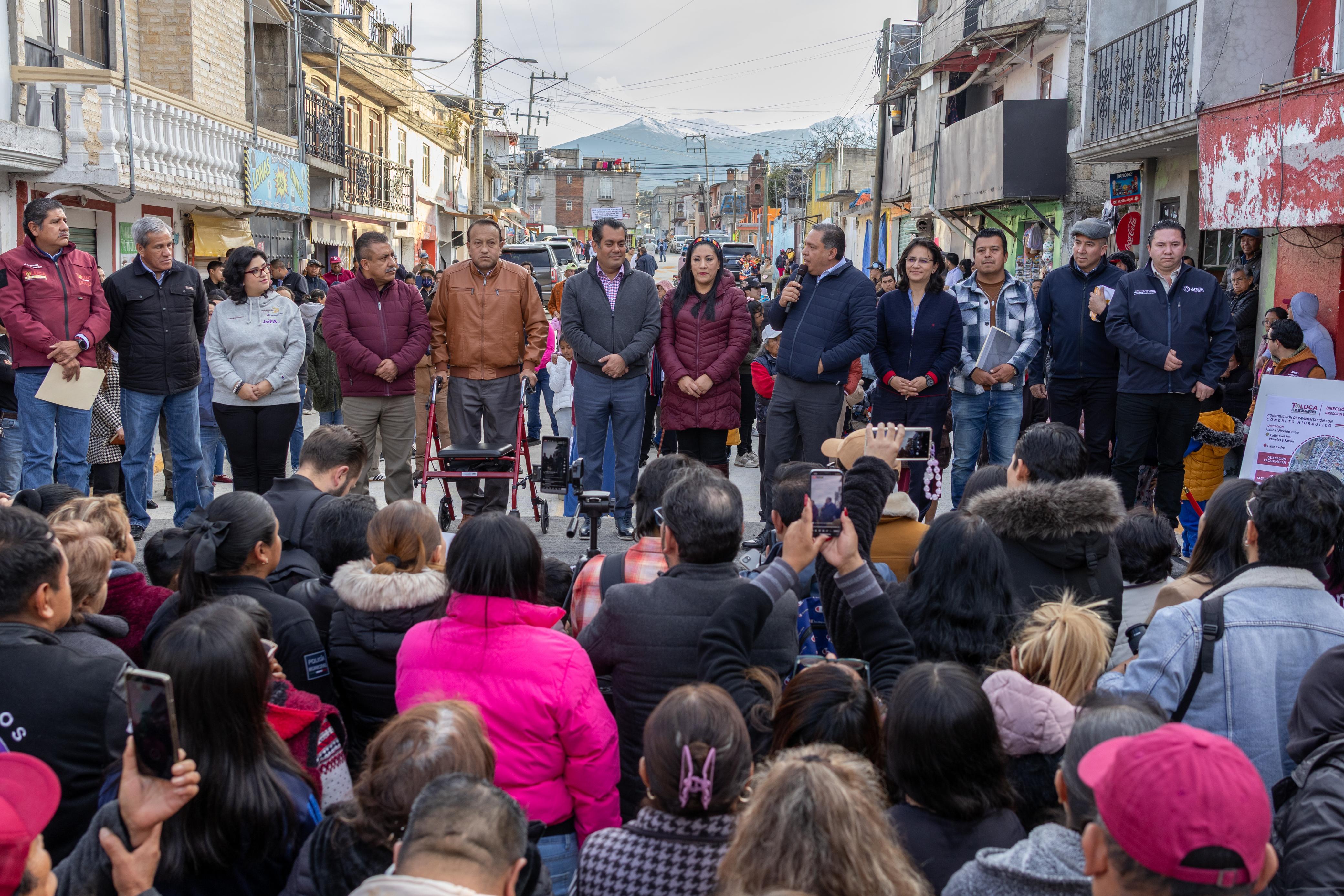 Entrega Ricardo Moreno la pavimentación de la Calzada del Nevado, en Cacalomacán