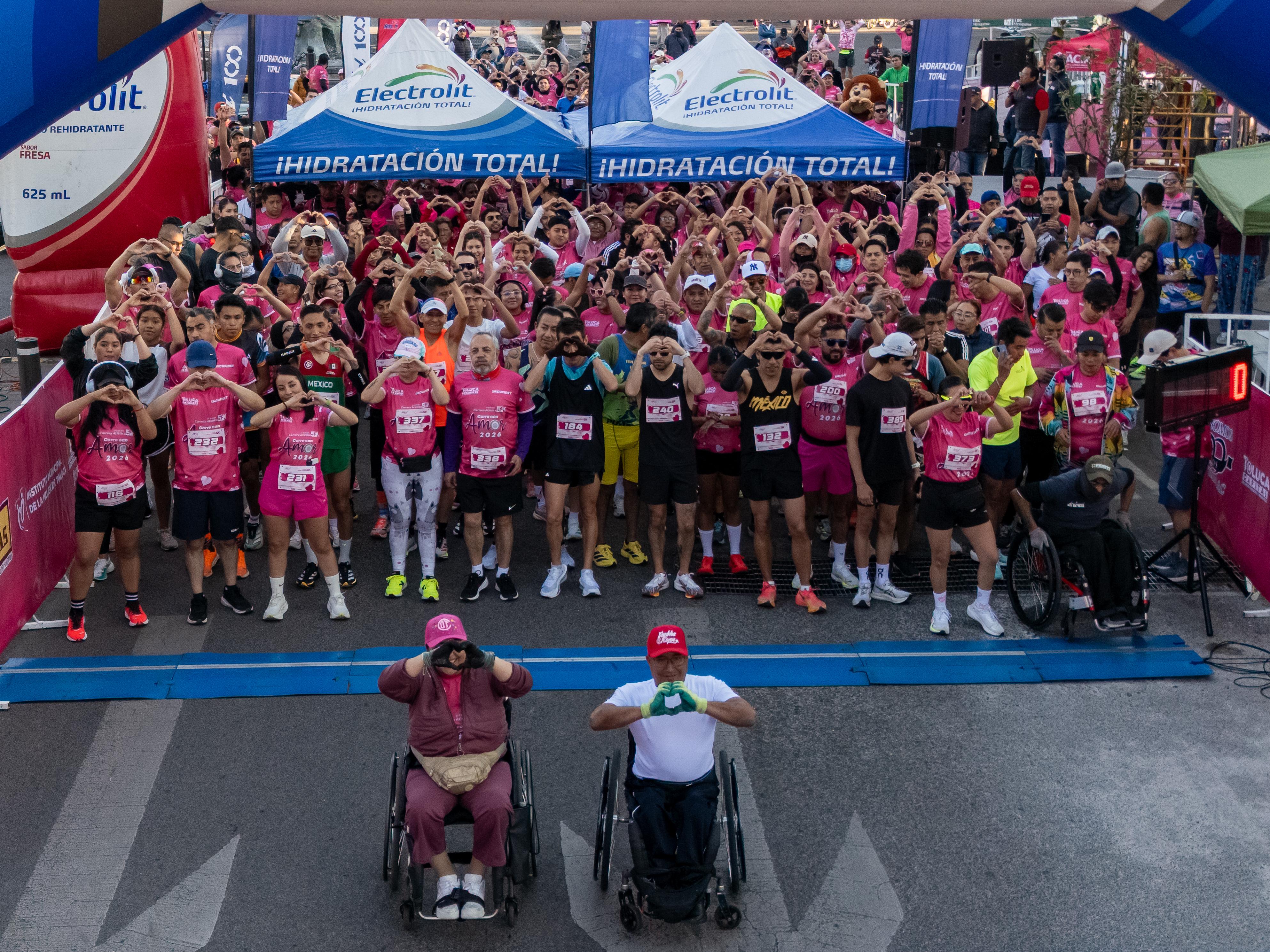 Toluca celebra el amor corriendo y andando en bici por sus principales calles