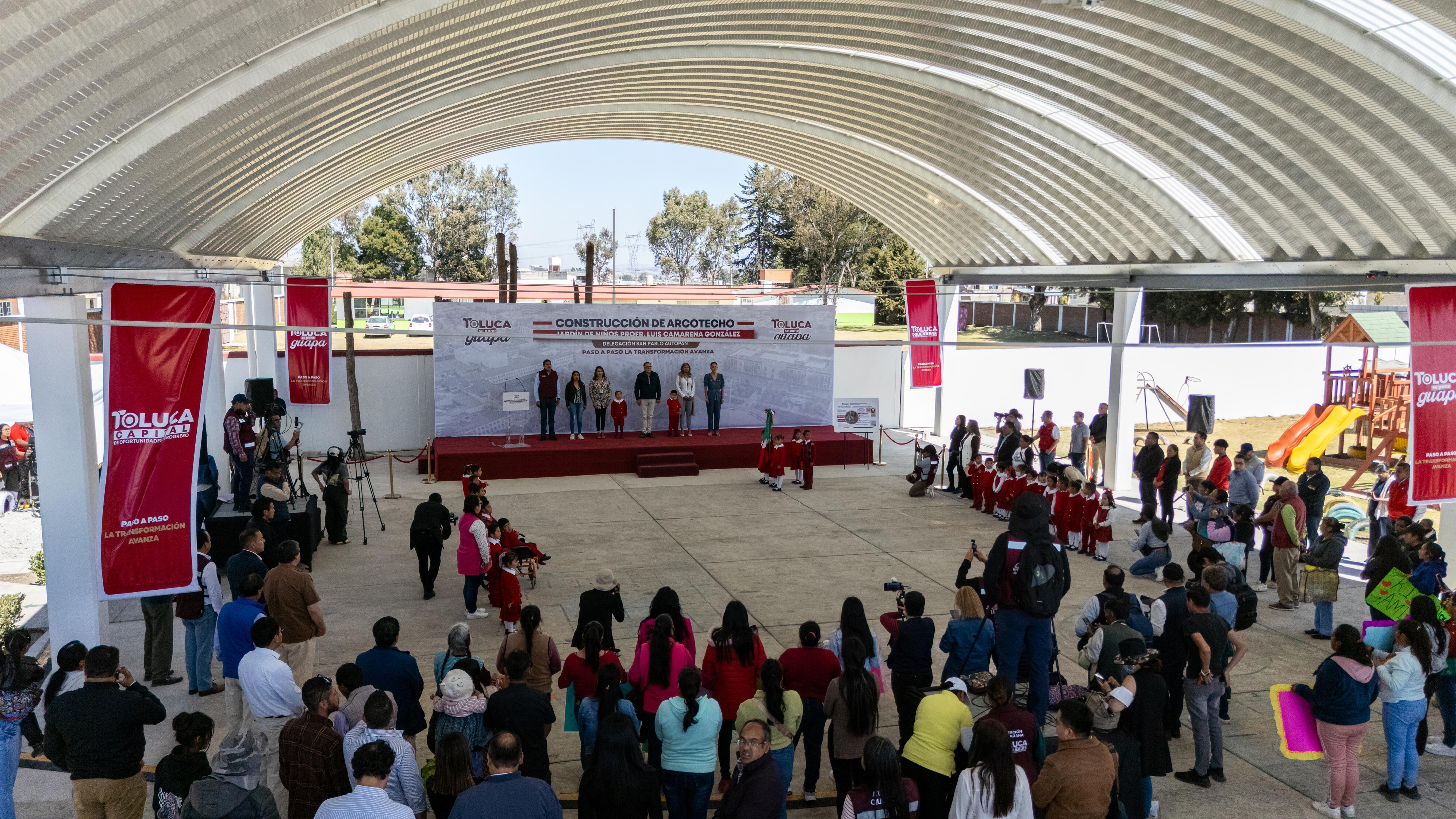 San Pablo Autopan estrena arcotecho, Ricardo Moreno entrega obra para niñas y niños