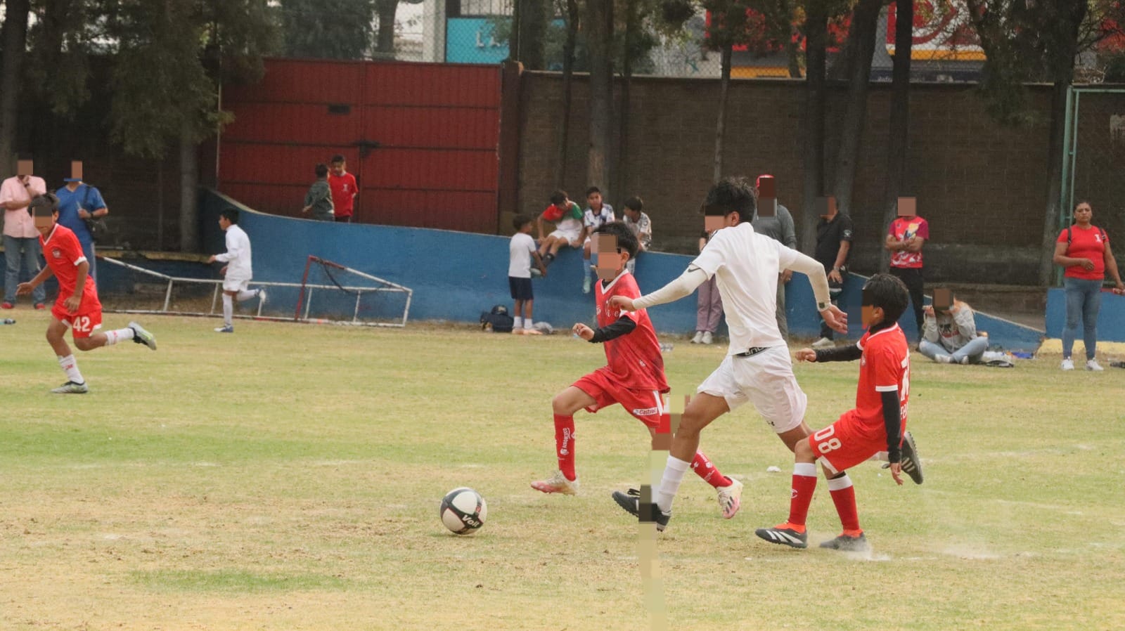 Invita Ricardo Moreno a jóvenes futbolistas a formar parte del Mundialito de Barrios