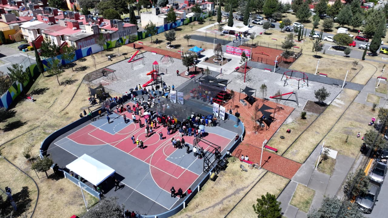 Colaboración entre el gobierno de Ricardo Moreno e iniciativa privada transforma parques de Toluca