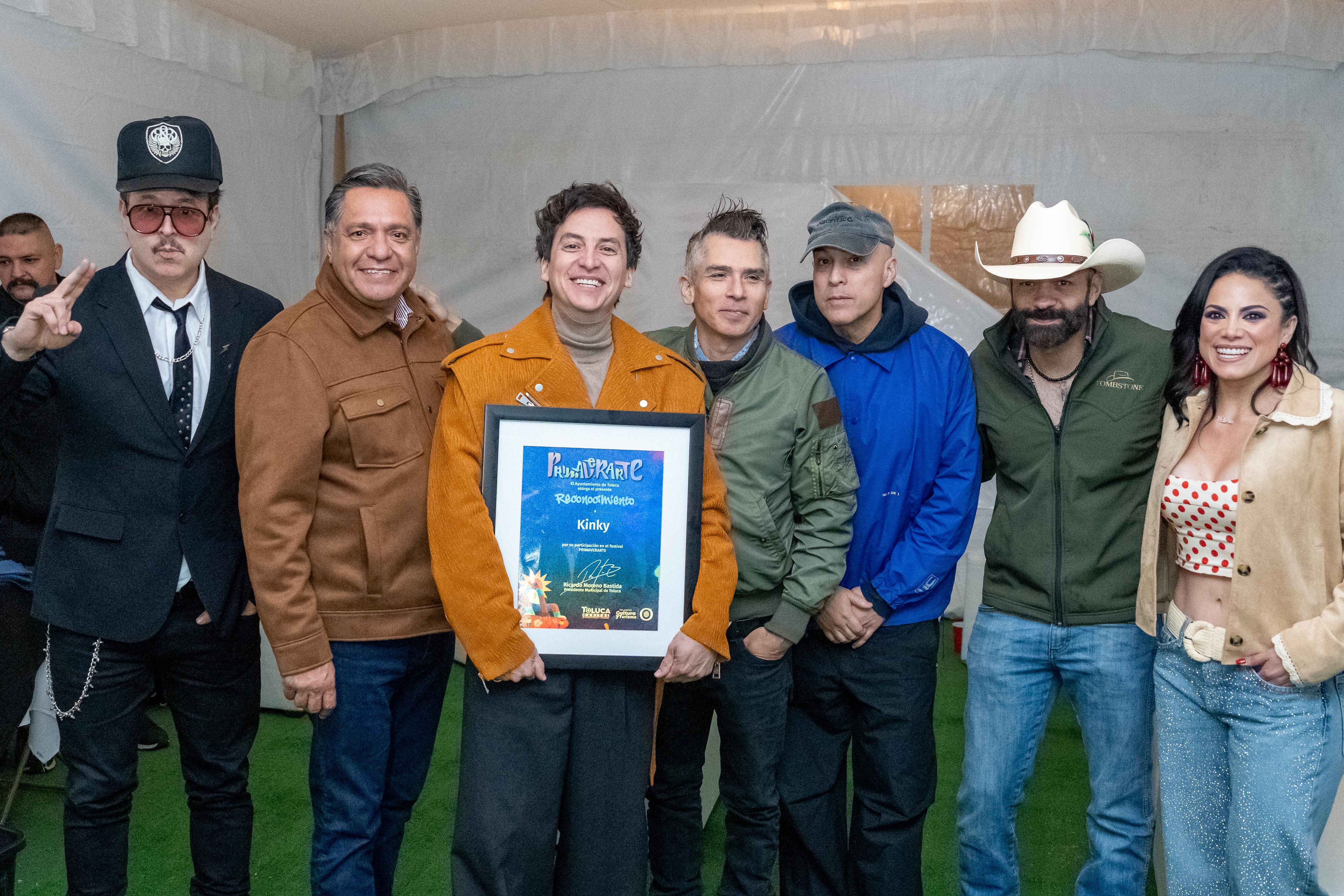 Electriza Kinky el escenario de PrimaverArte ante juventud toluqueña