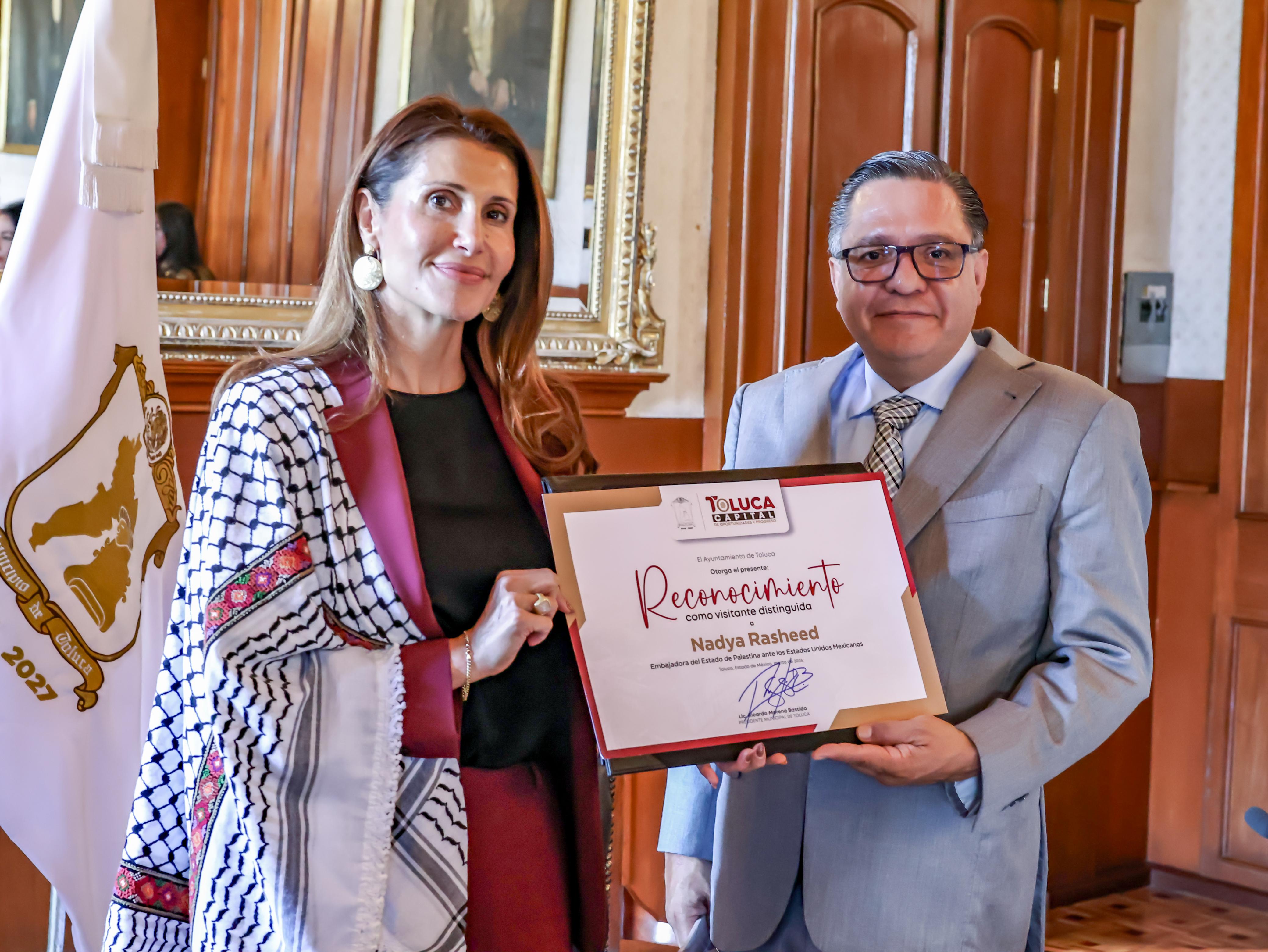 Reconoce Ricardo Moreno soberanía de Palestina y distingue a la embajadora Nadya Rasheed