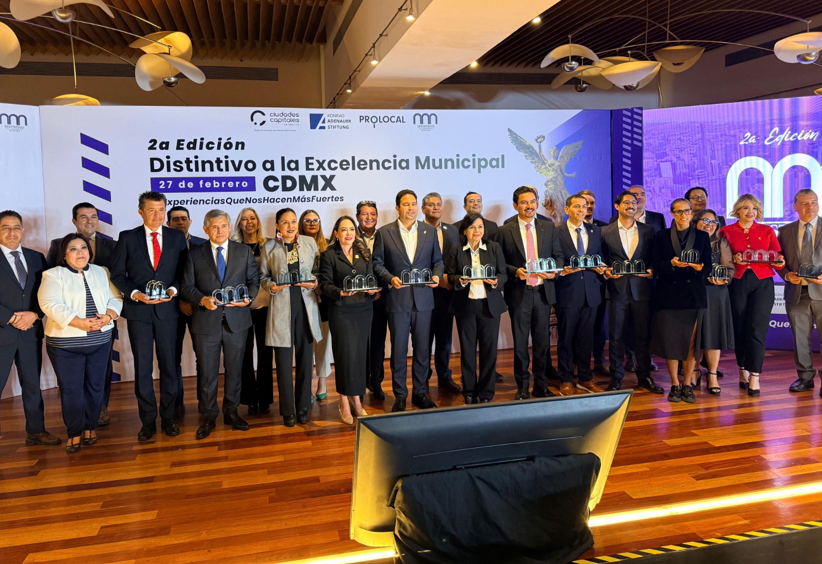 Gana Ricardo Moreno galardón por “Toluca se pone guapa” y reafirma su liderazgo