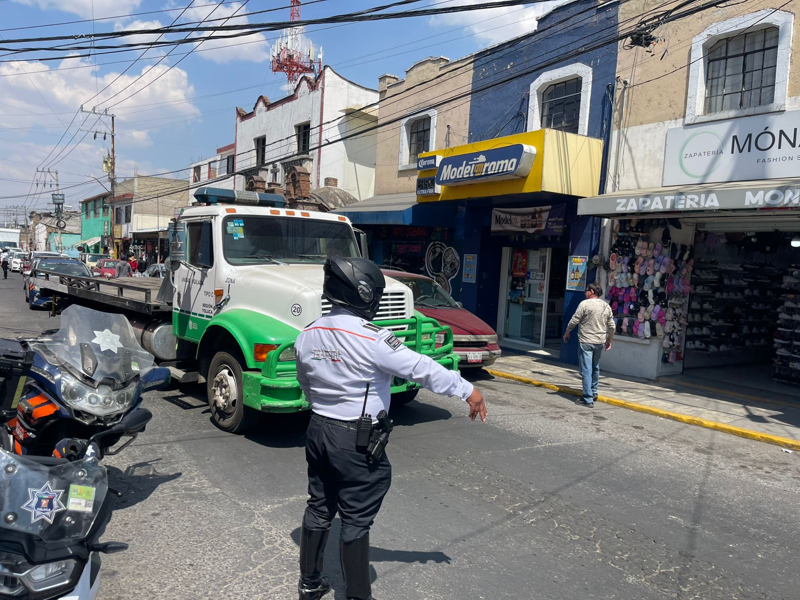 Recuperan moto robada y liberan vialidades con operativo en Capultitlán