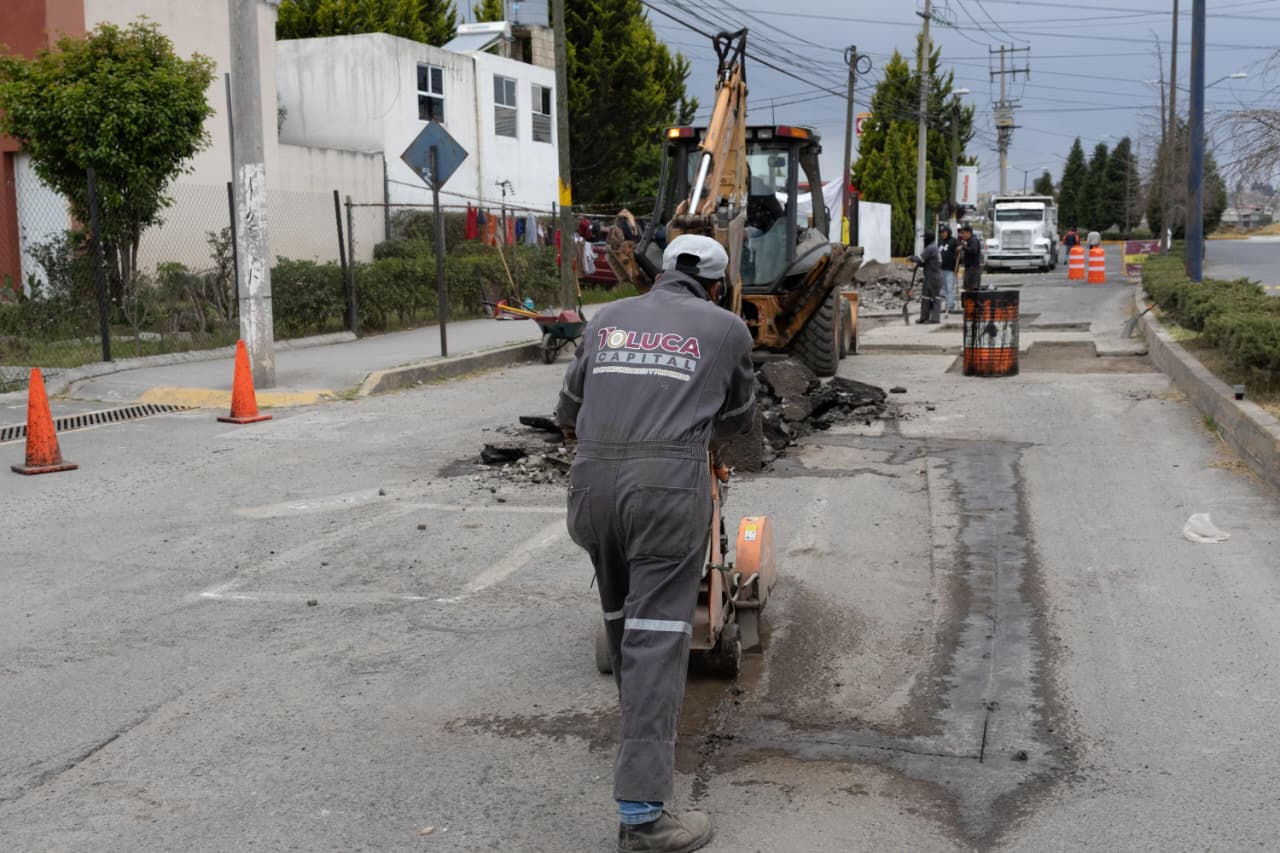 Mantiene Gobierno municipal programa histórico de bacheo y obras durante periodo vacacional