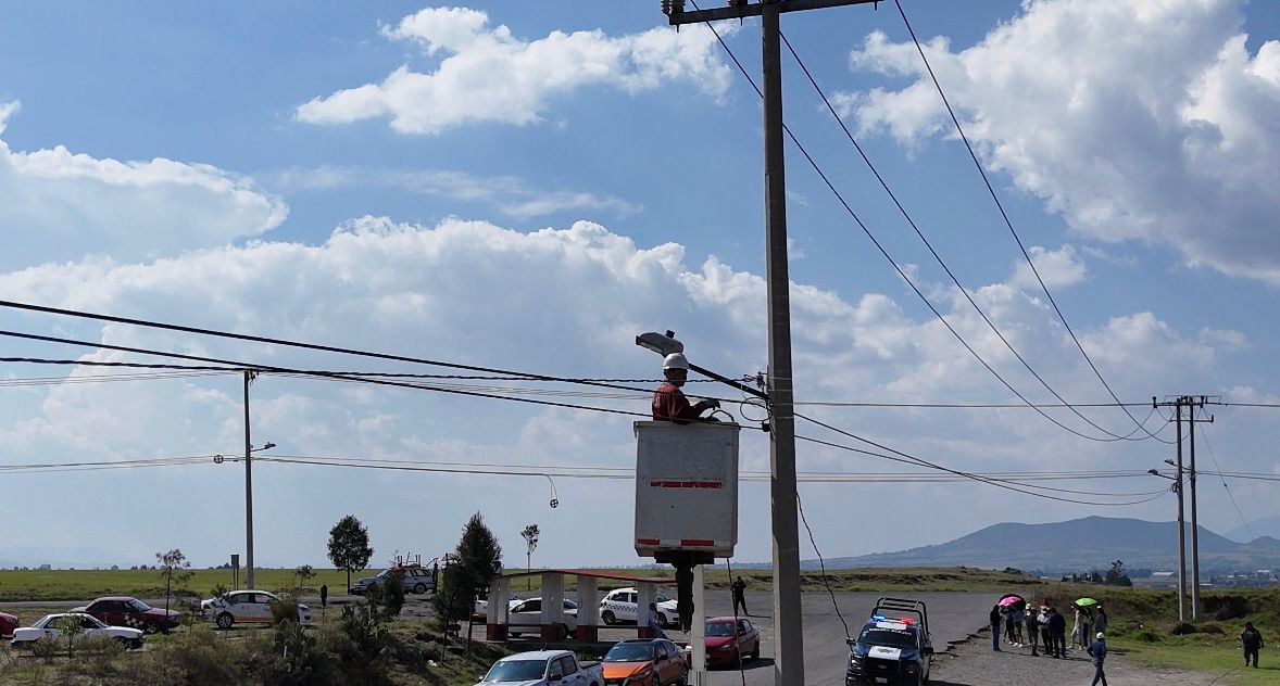 Amplía Gobierno local red de alumbrado hacia comunidades lejanas del municipio