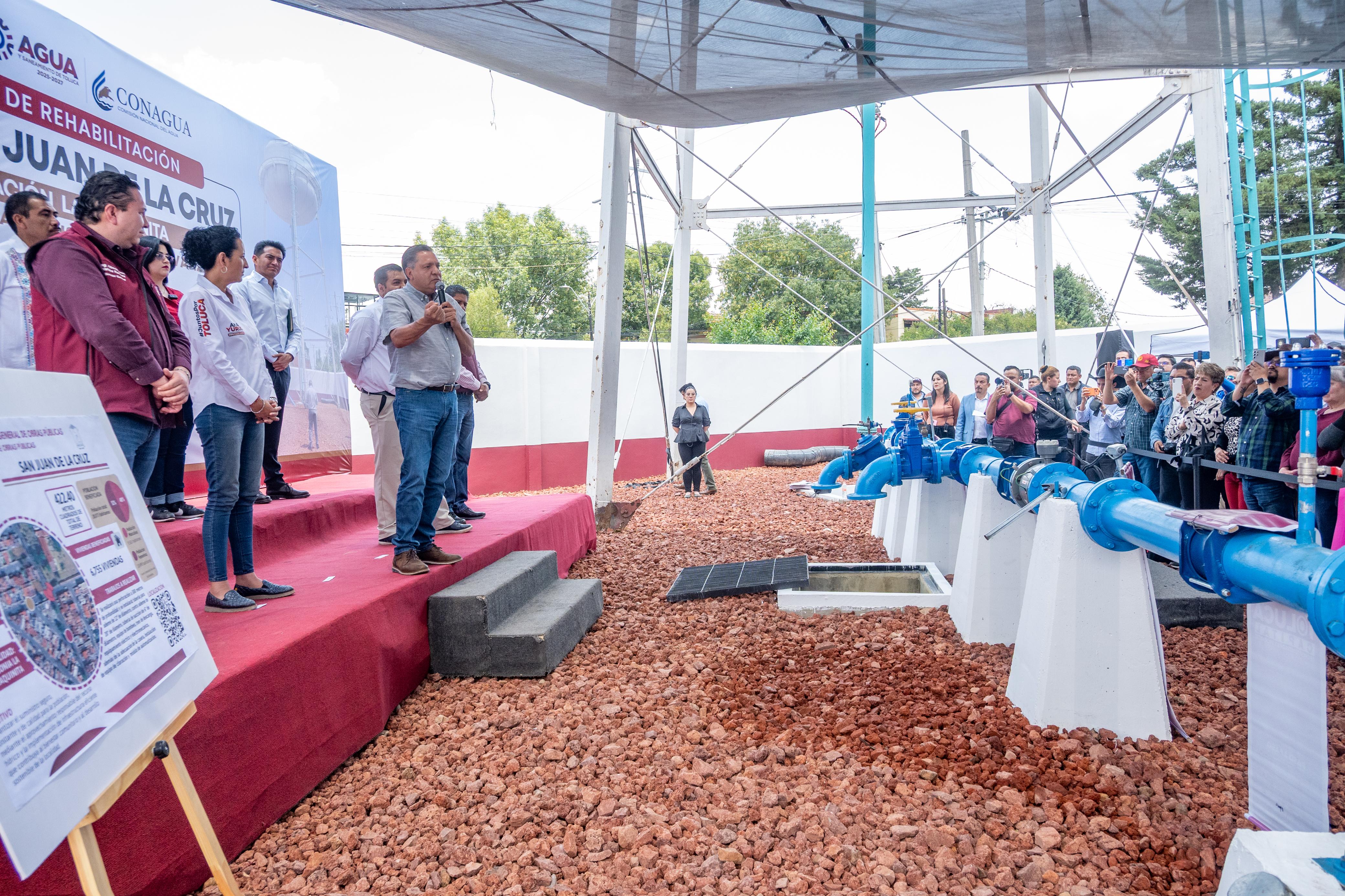 Cumple Ricardo Moreno compromiso de entregar más agua a la delegación La Maquinita