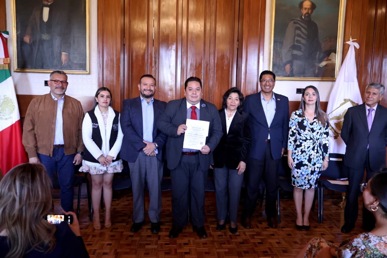 Certifica Toluca a servidores públicos en atención de excelencia