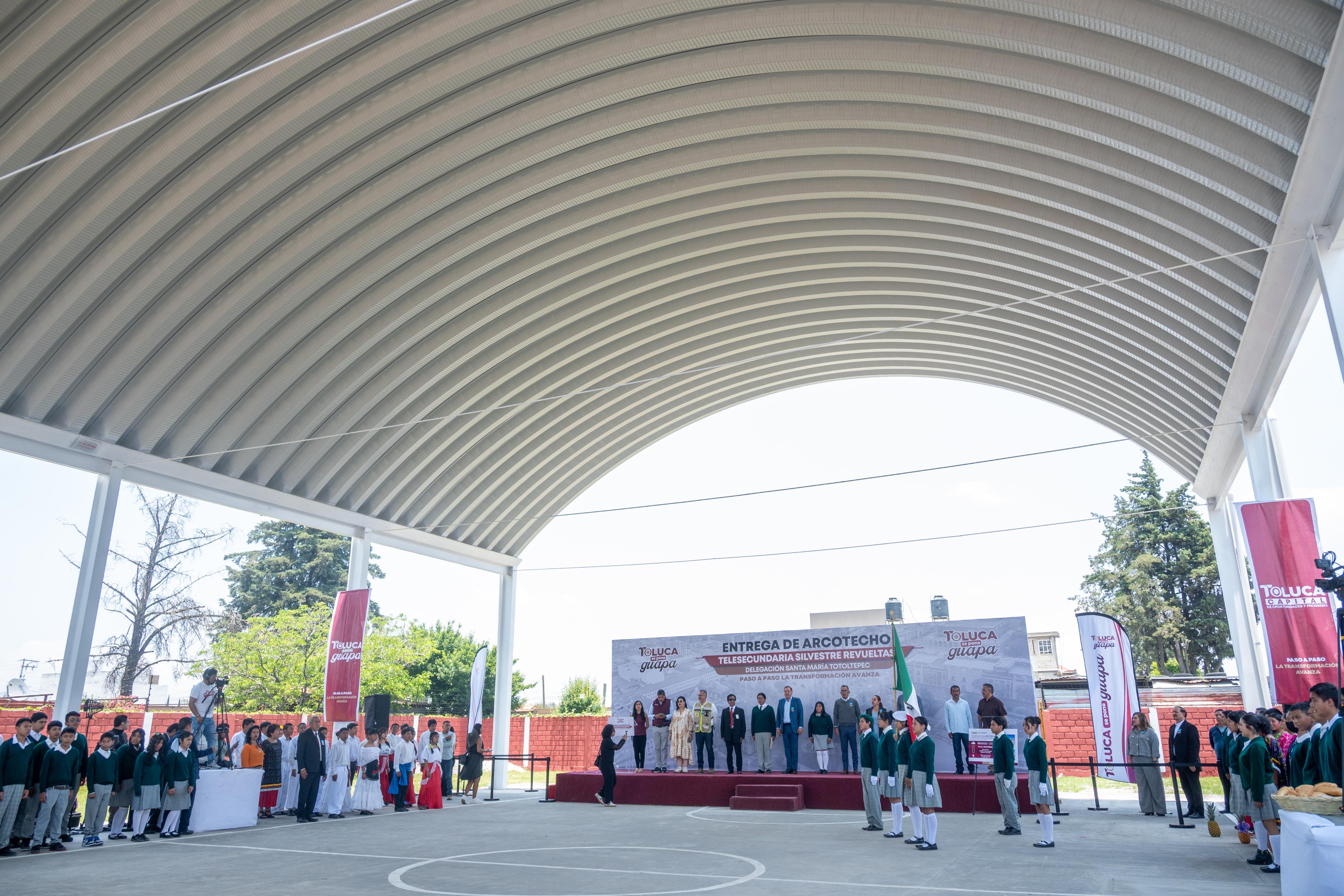 Entrega Ricardo Moreno arcotecho a estudiantes y docentes de la Telesecundaria Silvestre Revueltas