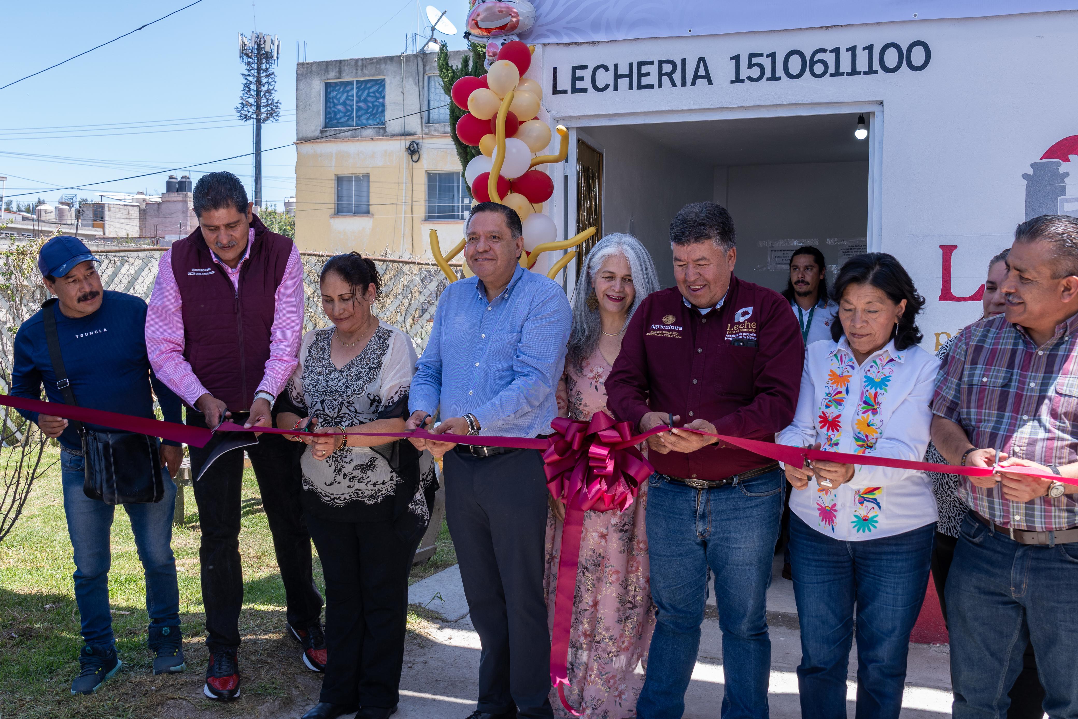 Reabre Ricardo Moreno Lechería Bienestar en Santa María Totoltepec para favorecer a familias toluqueñas
