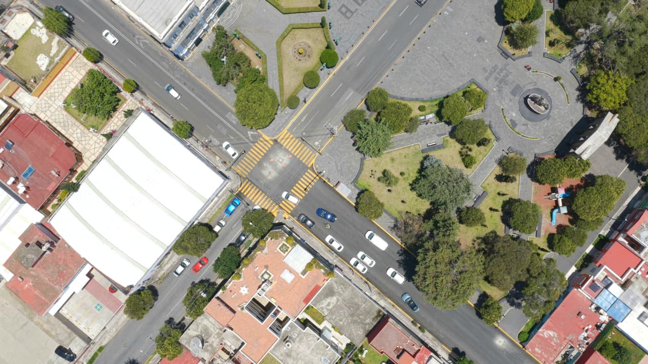 Entrega Ricardo Moreno calle Valentín Gómez Farías, primera vialidad reconstruida con “Diablo Dragón”