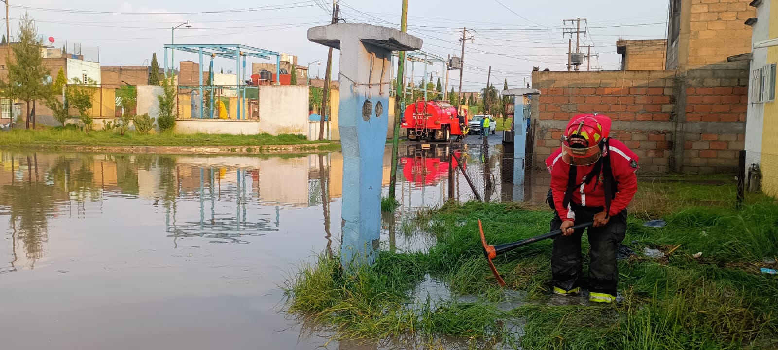 Atiende Gobierno de Toluca encharcamientos en San Pablo Autopan