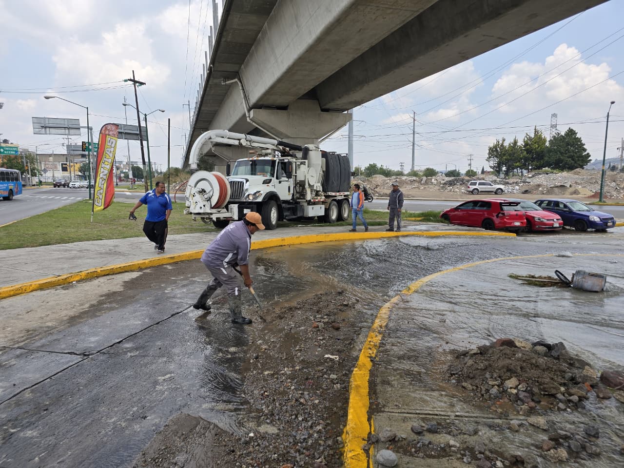 Atiende Gobierno de Toluca reporte de fuga de agua en San Buenaventura