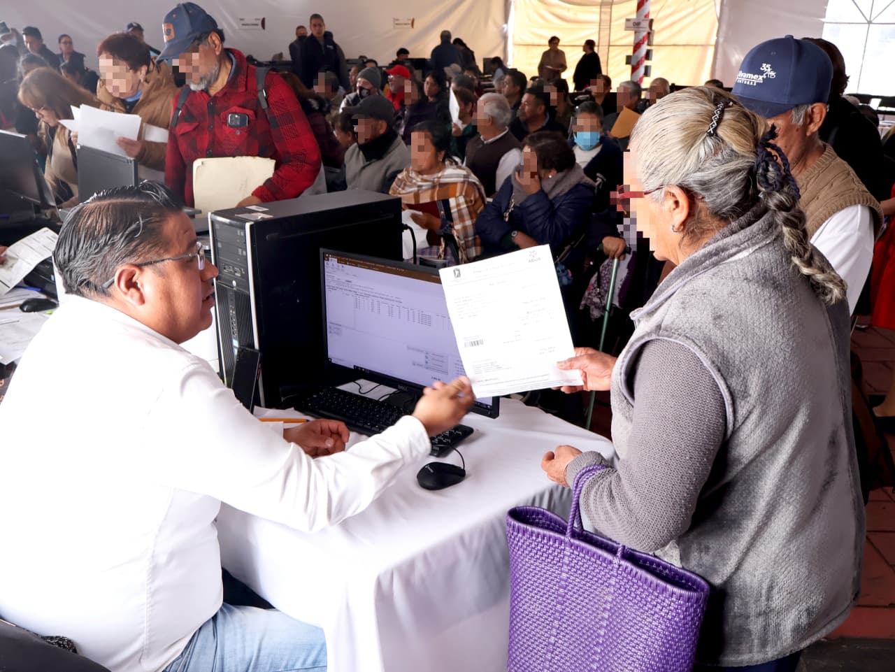 Avanza credencialización para el acceso universal a la salud en Toluca