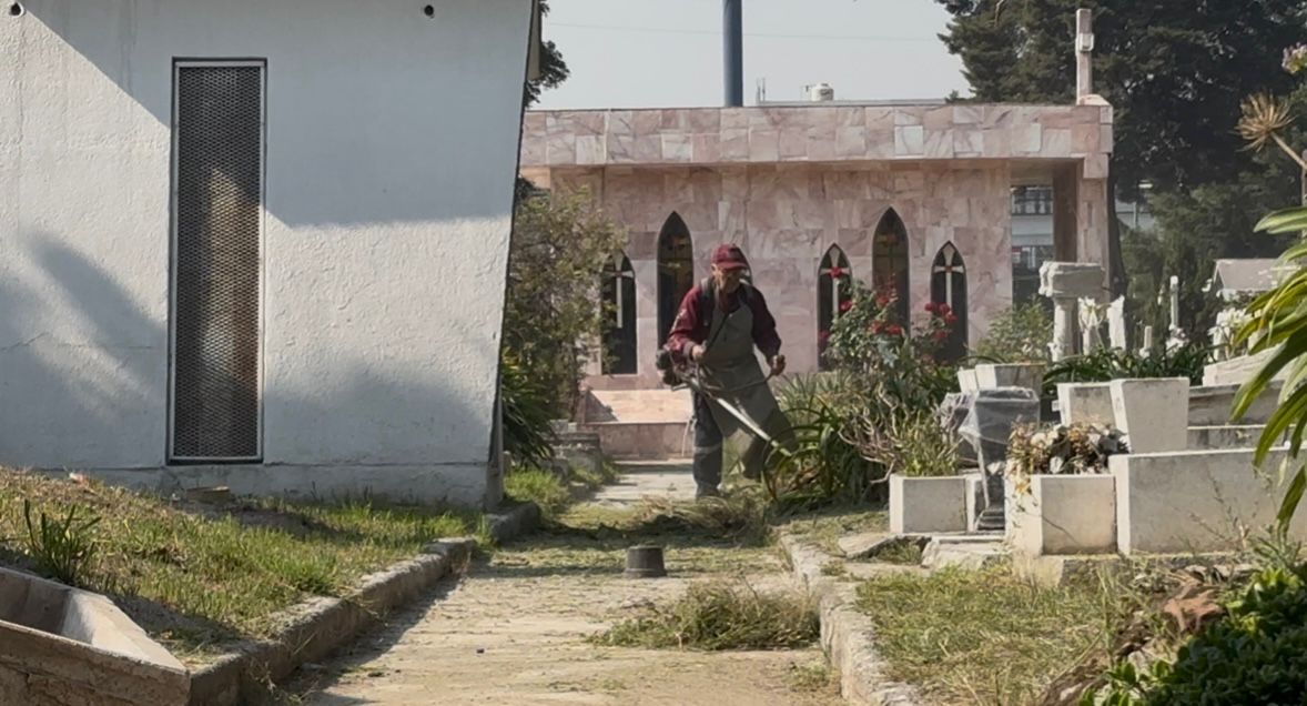 Están listos panteones de Toluca para recibir a familias y recordar a las mamás ausentes