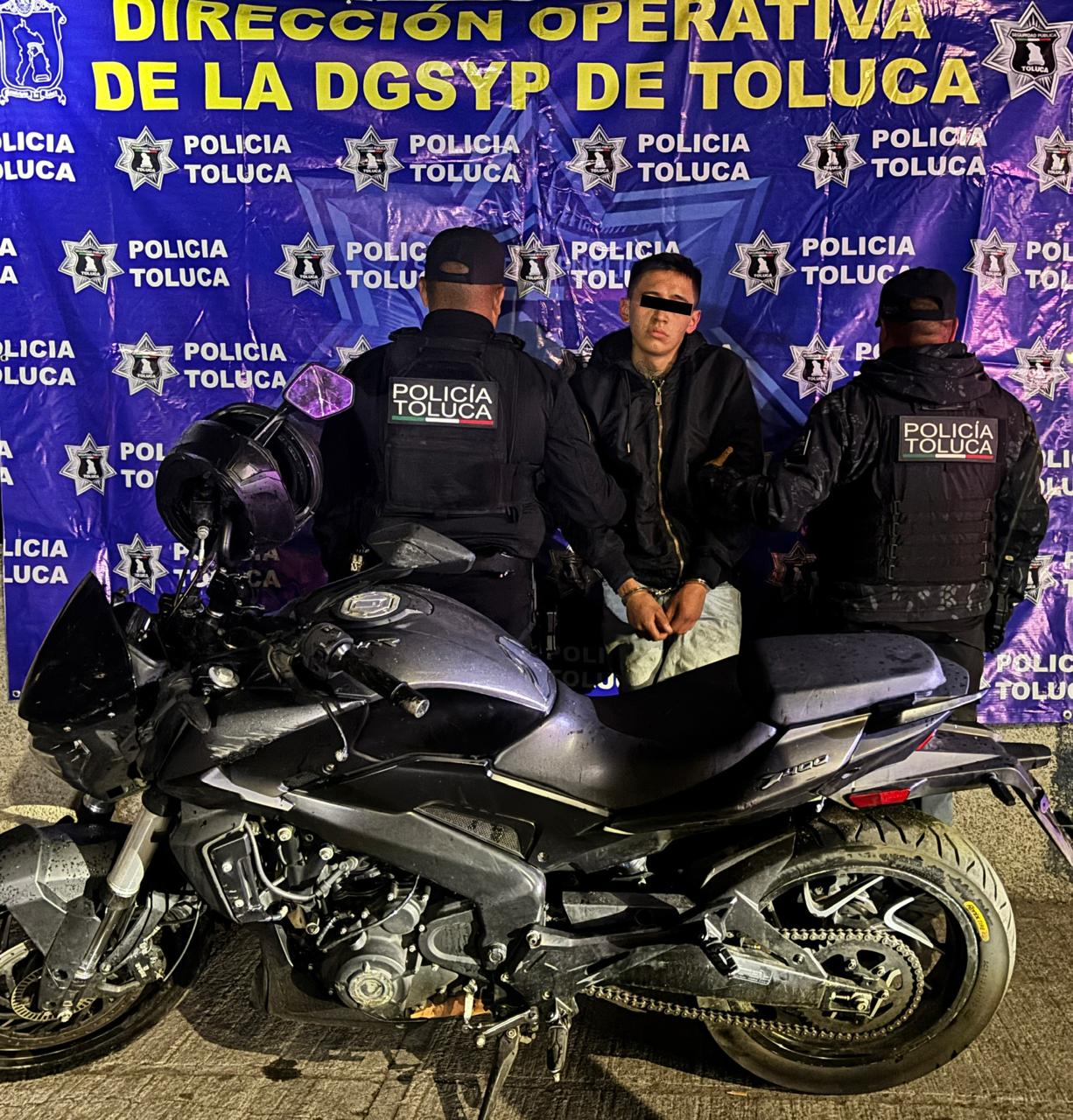 Captura Policía de Toluca a presunto “motorratón” con orden de reaprehensión vigente