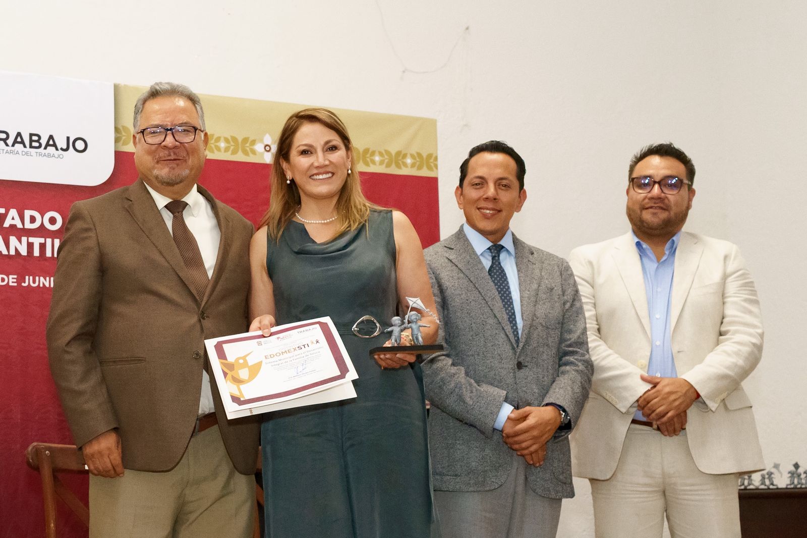 Recibe DIF Toluca Distintivo Estado de México sin Trabajo Infantil, por segundo año consecutivo