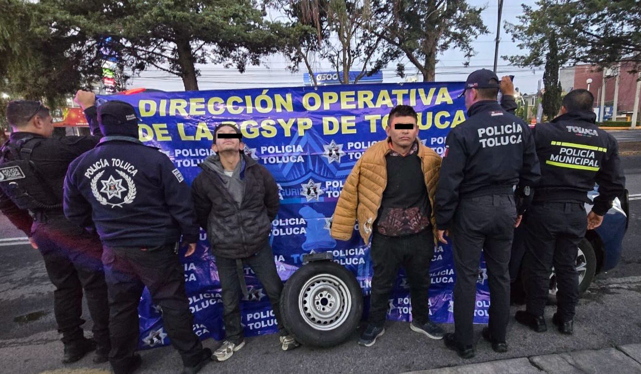 Detiene Policía Municipal a sujetos por dar cristalazo a vehículos en Toluca