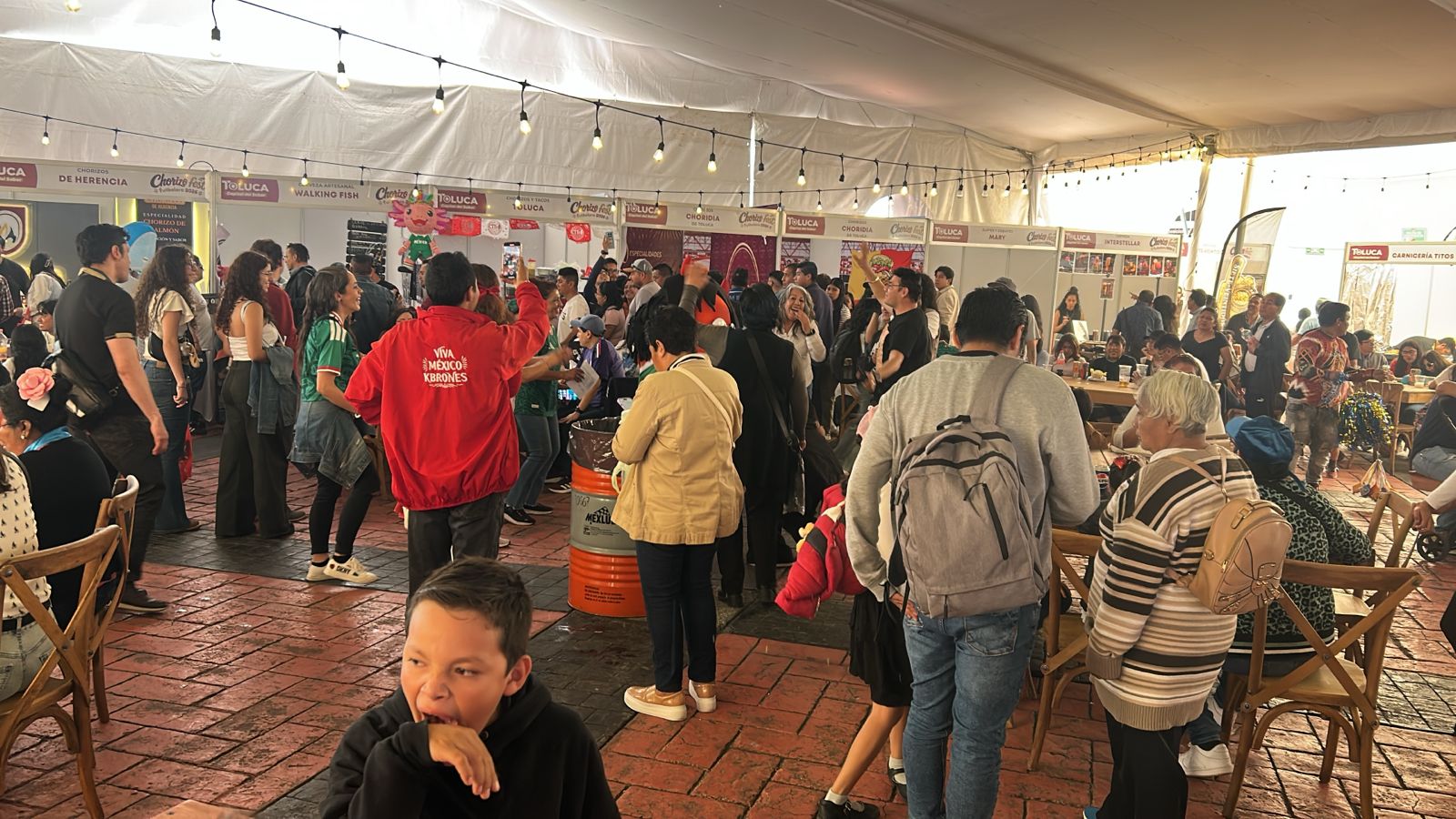 Desata euforia de los papás toluqueños el Chorizo Fest 2026 y disfrutan a todo lo que da del sabor tradicional y la música en vivo