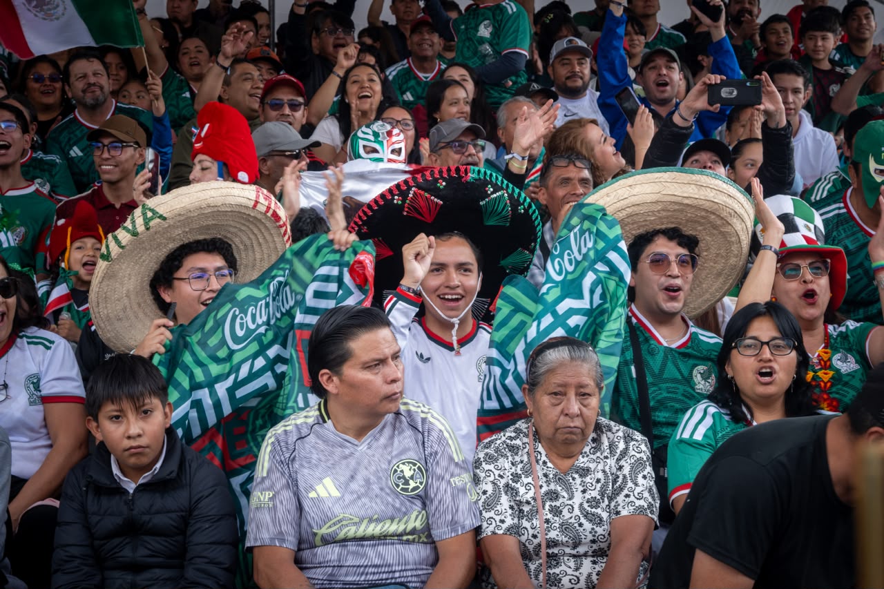 Se viste de verde la Plaza de los Mártires con la pasión futbolera de la afición toluqueña