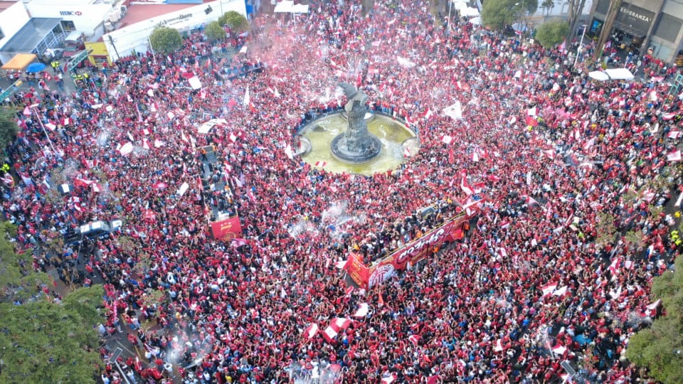 Toluca se pinta de rojo y celebra el campeonato de la Concacaf de los Diablos