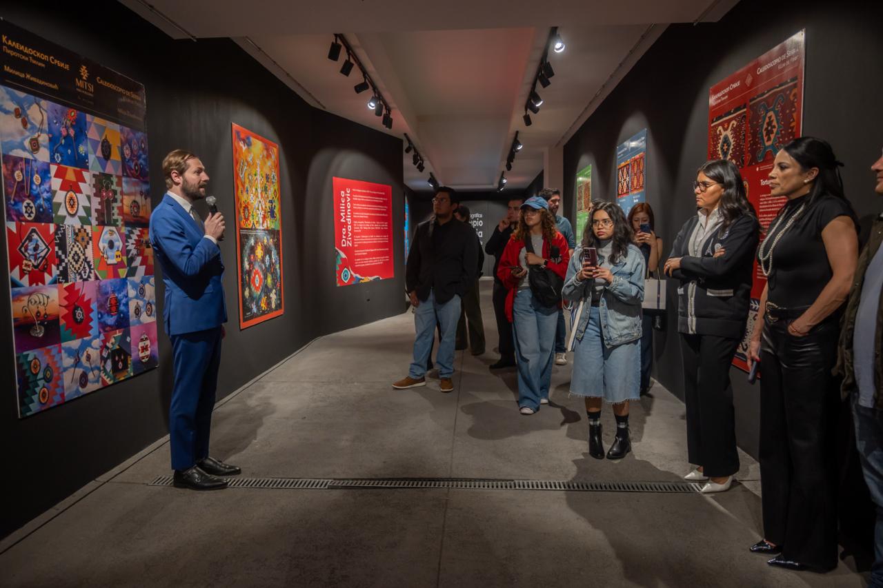 Fortalece Toluca su relación con Serbia y muestra exposición fotográfica