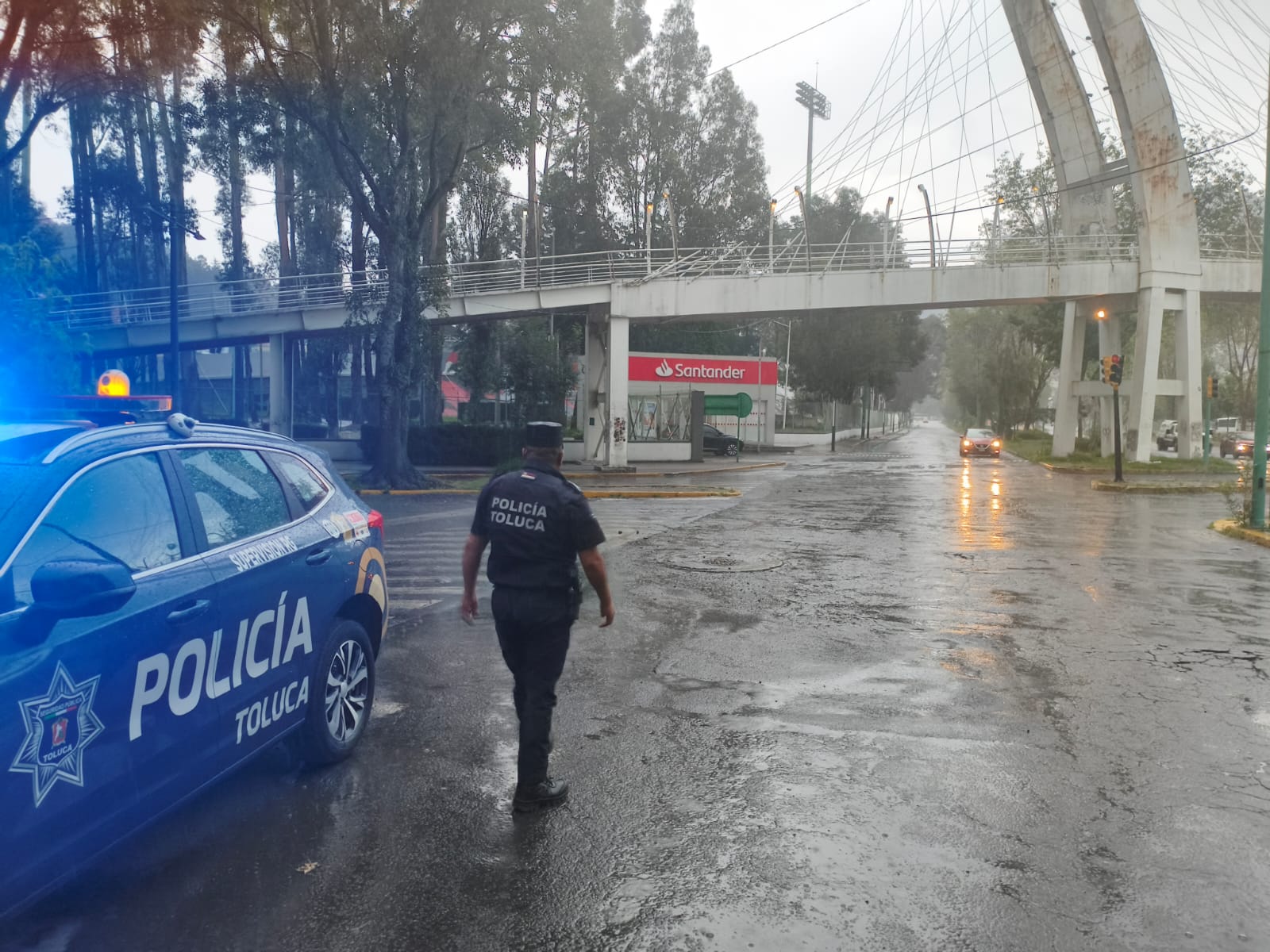 Atienden de manera inmediata afectaciones por fuerte lluvia en Toluca