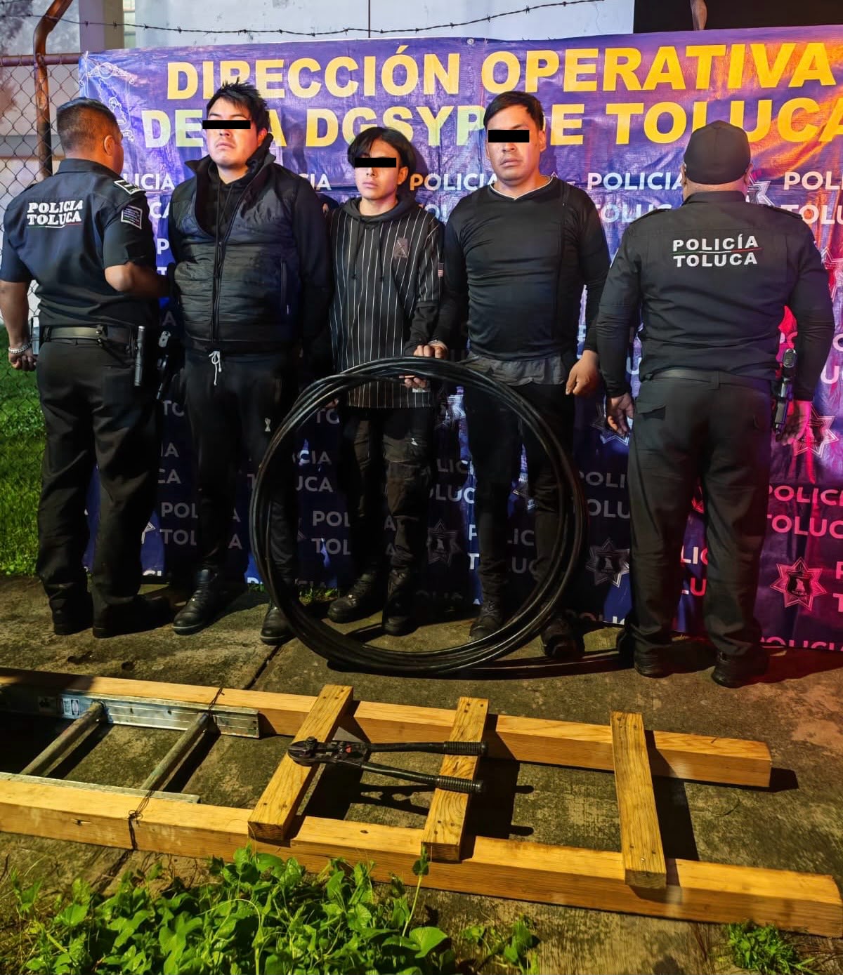 Detiene Policía de Toluca a tres hombres por robo de cable a vías del Tren Interurbano