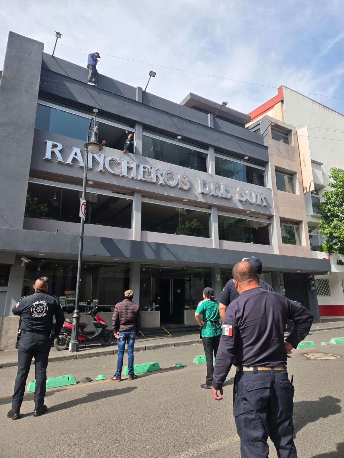 Auxilia Policía Municipal a hombre en crisis y evita una tragedia