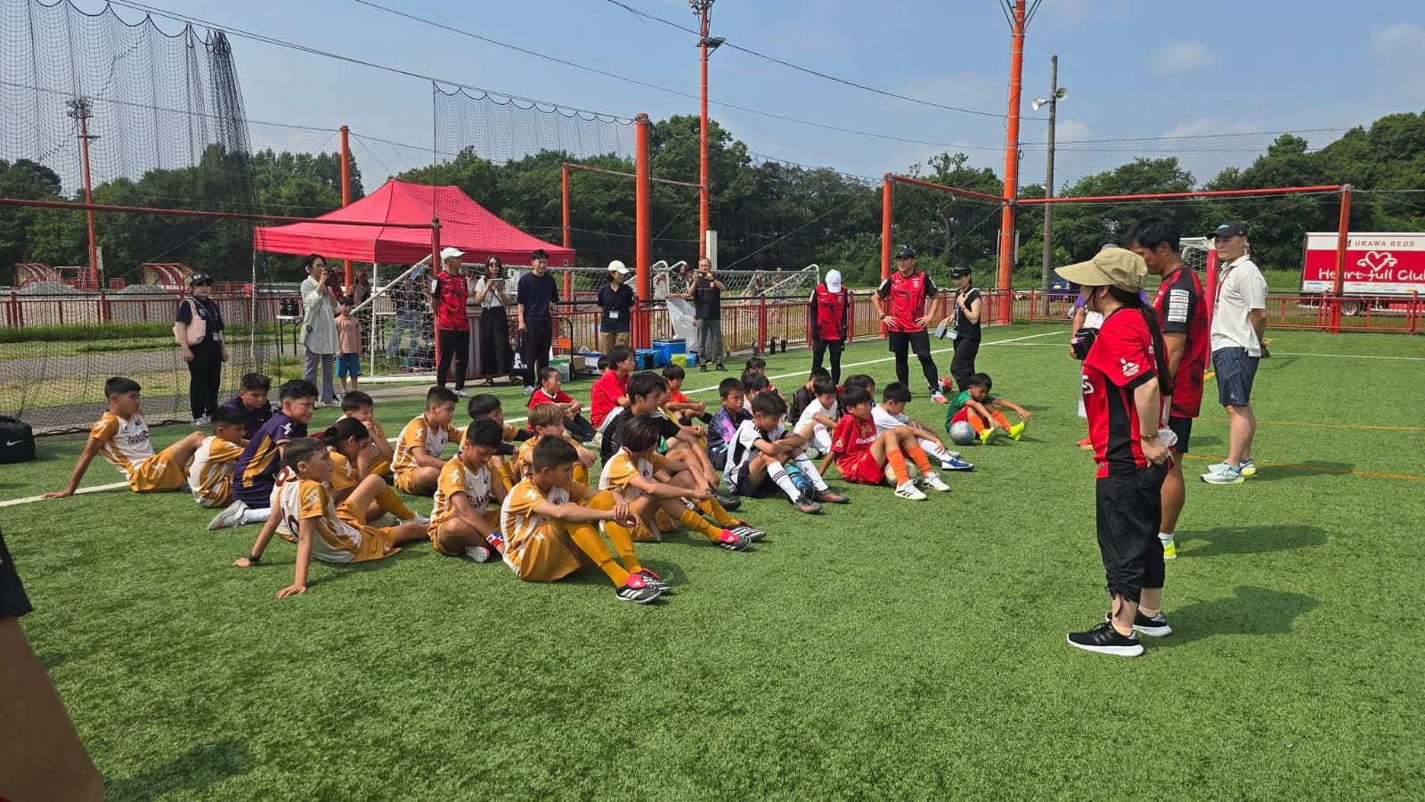 Cumplen niños toluqueños sueño de jugar futbol en Japón