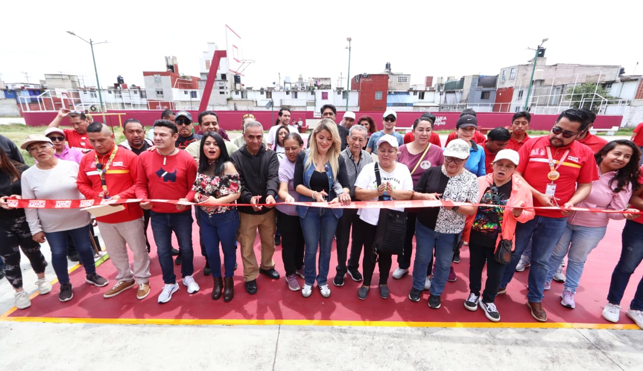 09570c6f-38c5-4054-b924-512535c4eb25 Entrega Toluca rehabilitación de canchas deportivas en parque ubicado entre Sauces y Santín